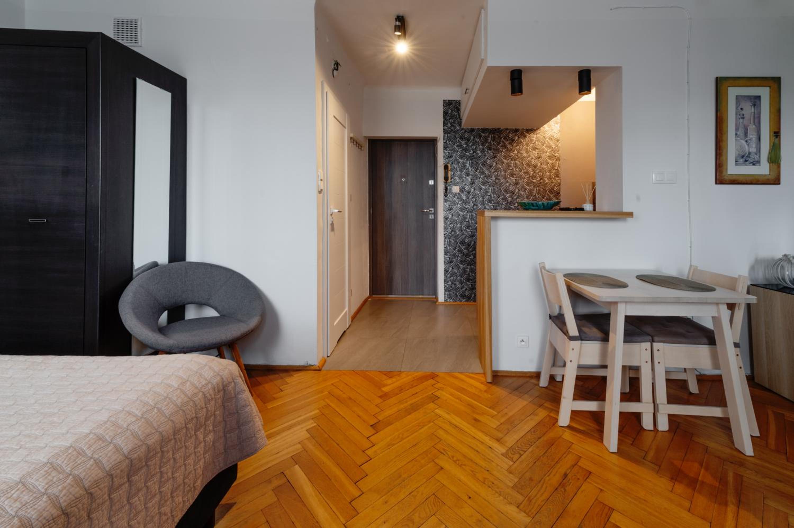 Kwiatowa Warsaw Apartment view 3