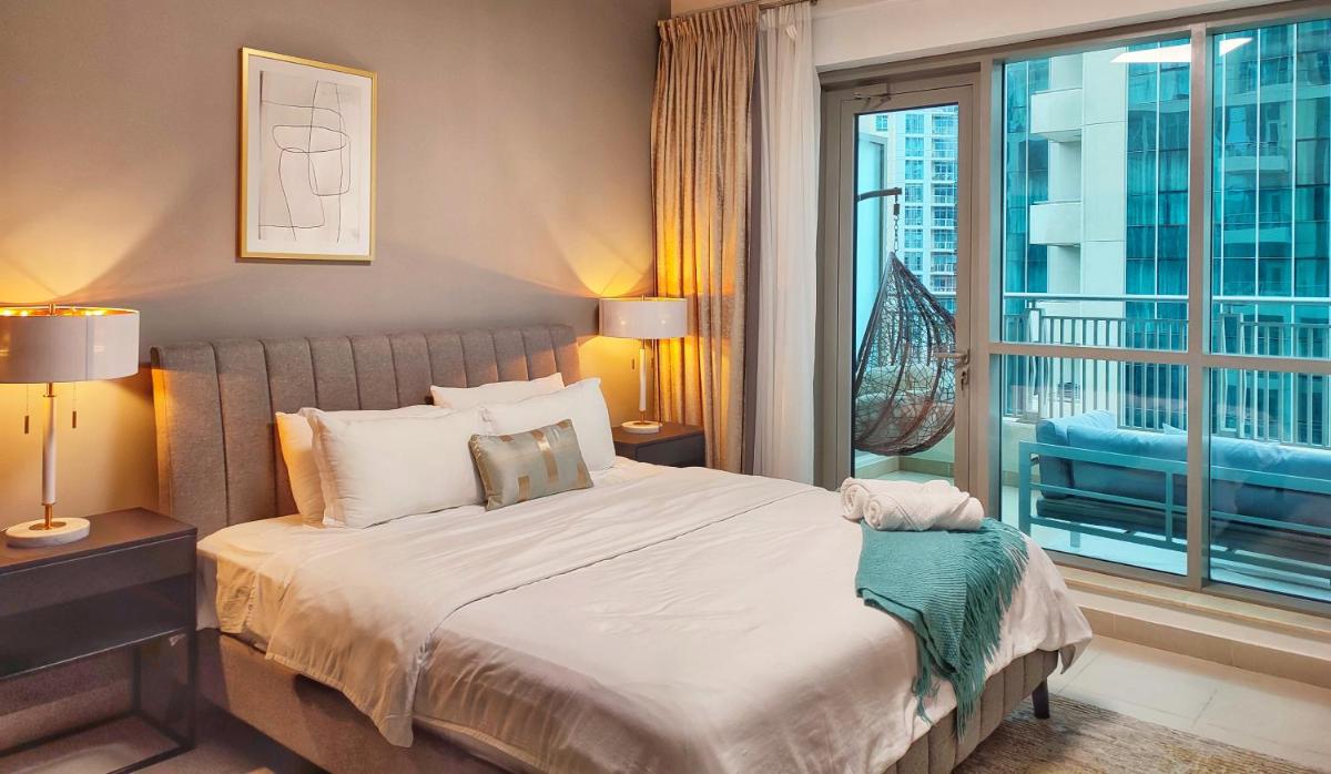 White Sage - Fountain View Stylish Apt With Spacious Terrace