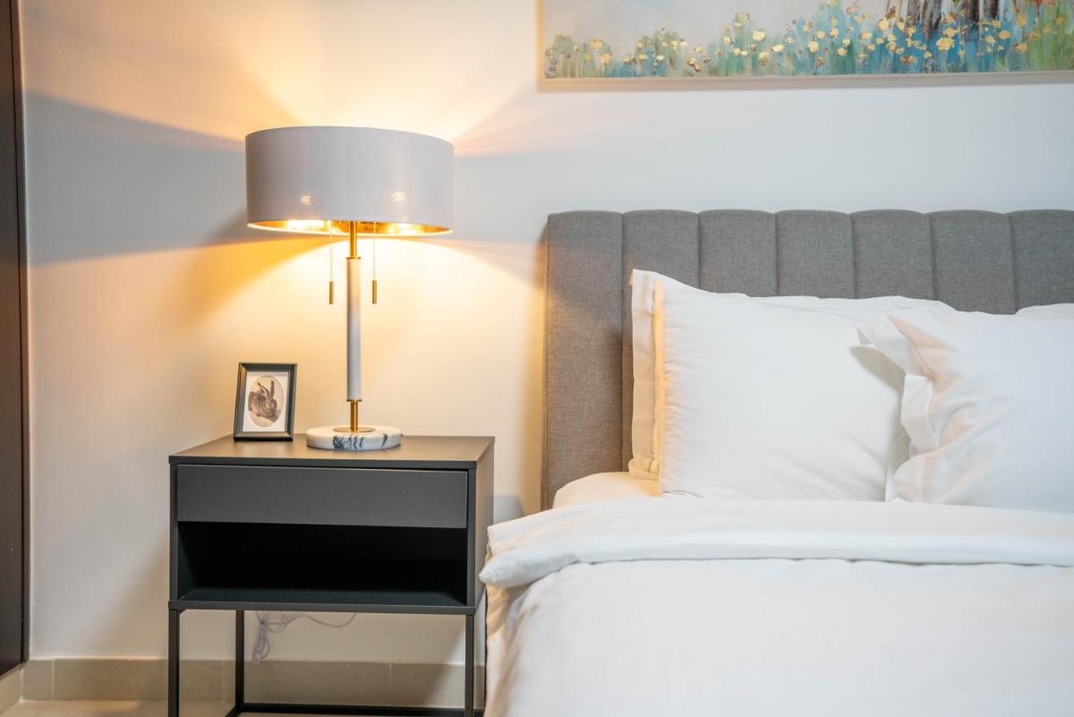 White Sage - Fountain View Stylish Apt With Spacious Terrace