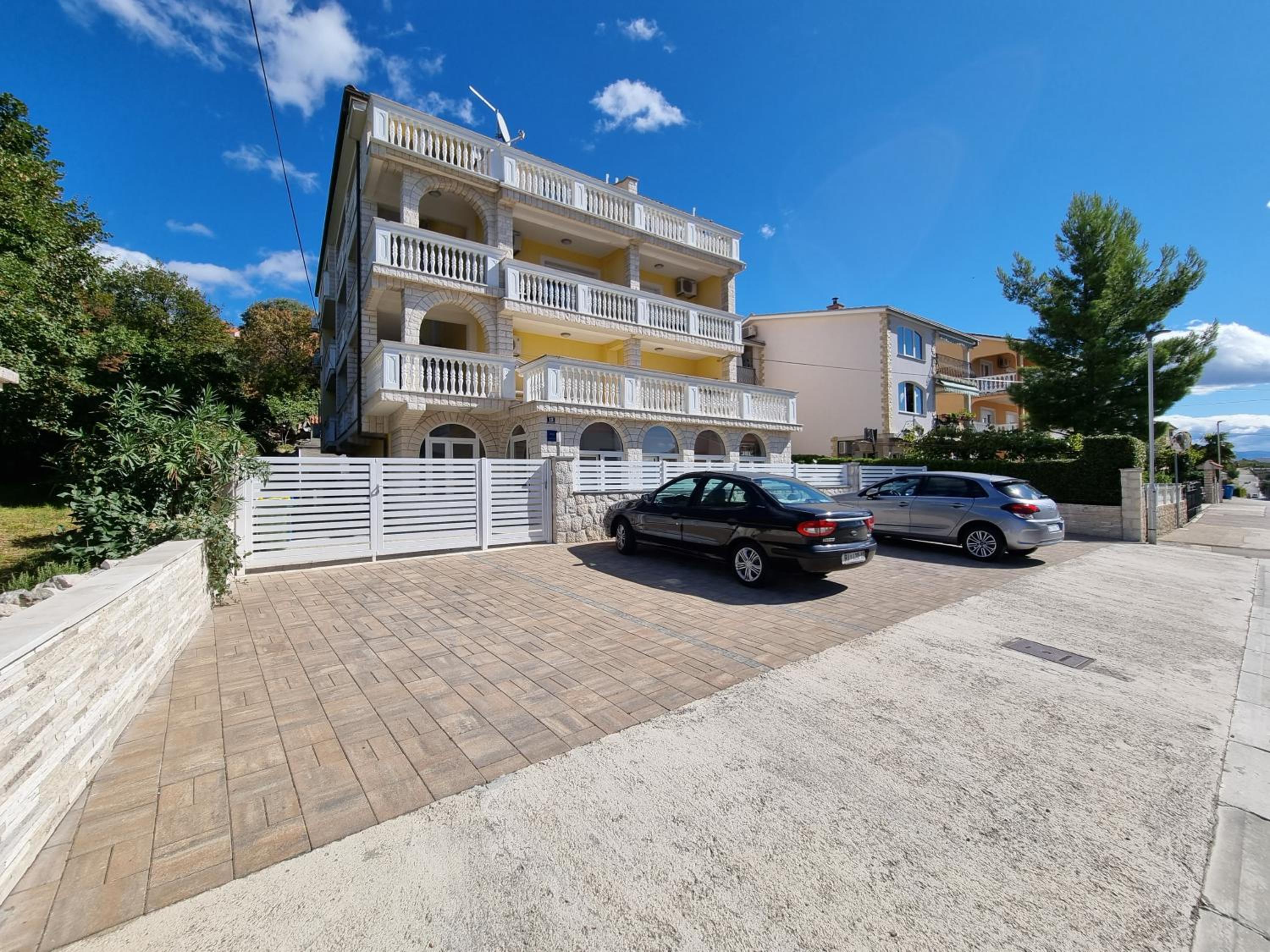 CHIARA Apartments with balcony