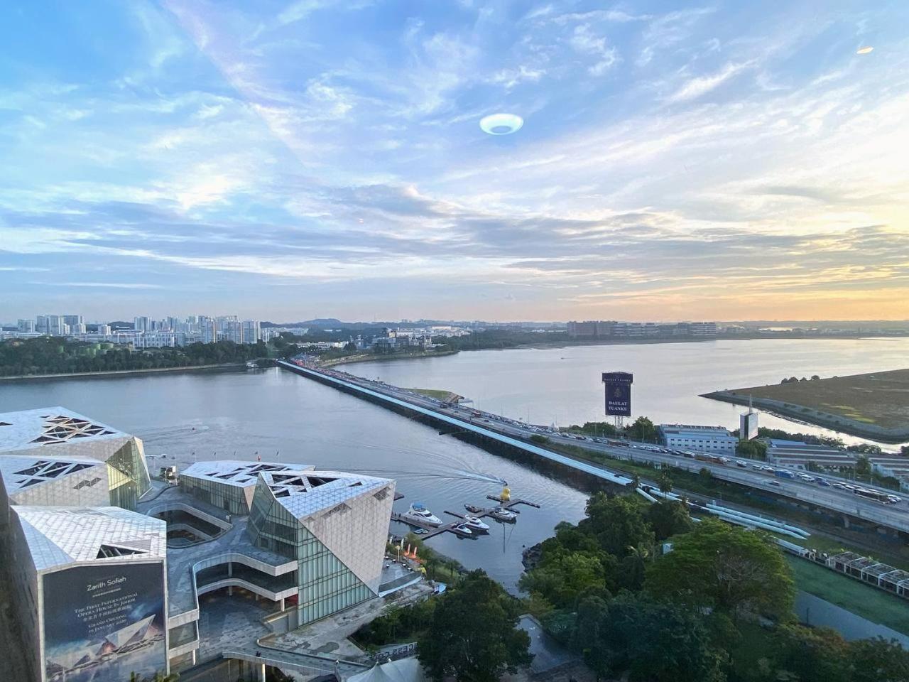 R&F Princess Cove JB Apartment Suites By SC Homestay