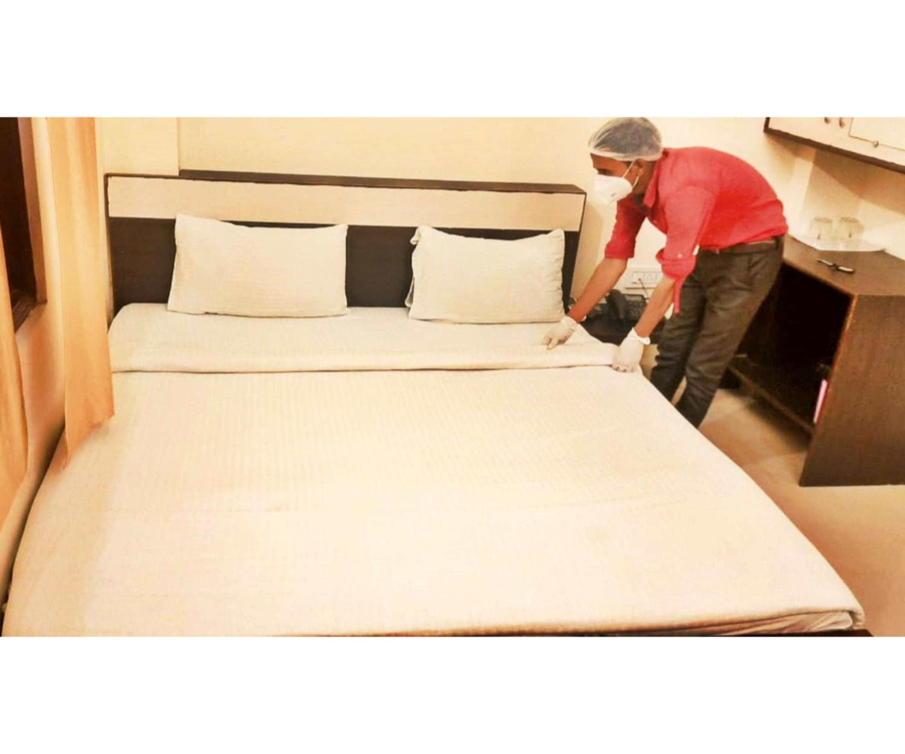 Hotel Station View Mughalsarai by ShriGo Hotels