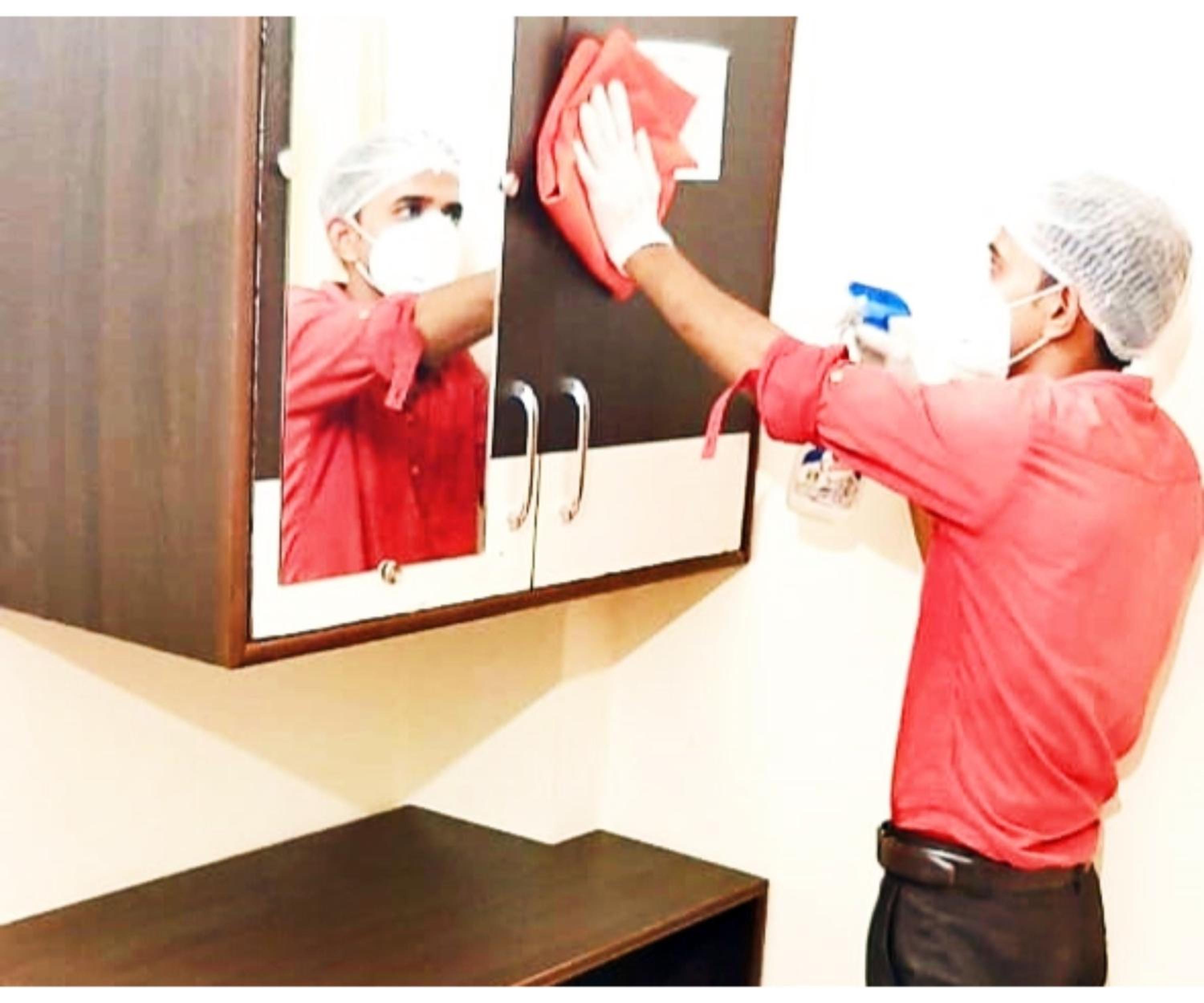 Hotel Station View Mughalsarai by ShriGo Hotels