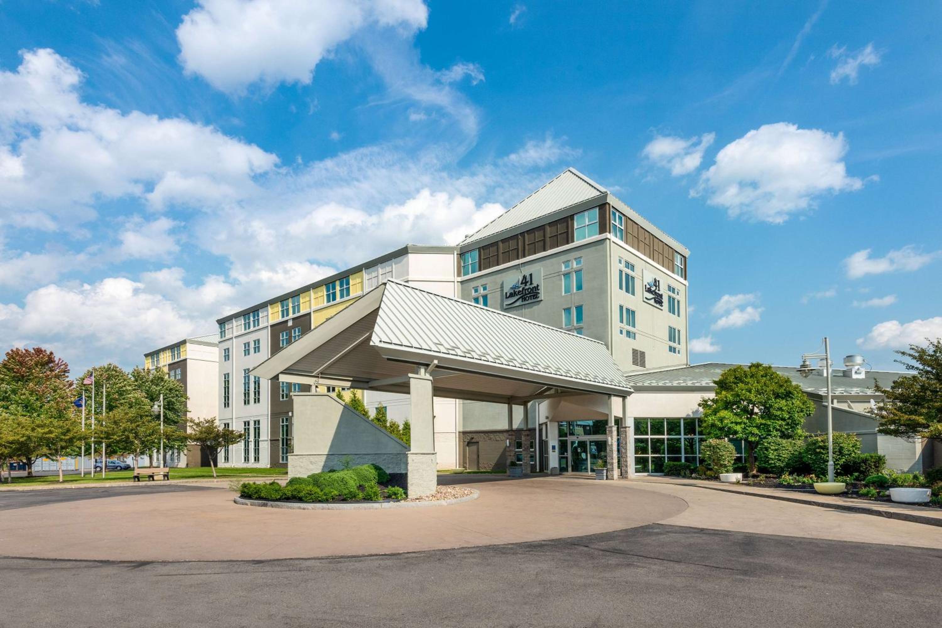 41 Lakefront Hotel, Trademark Collection by Wyndham view 3