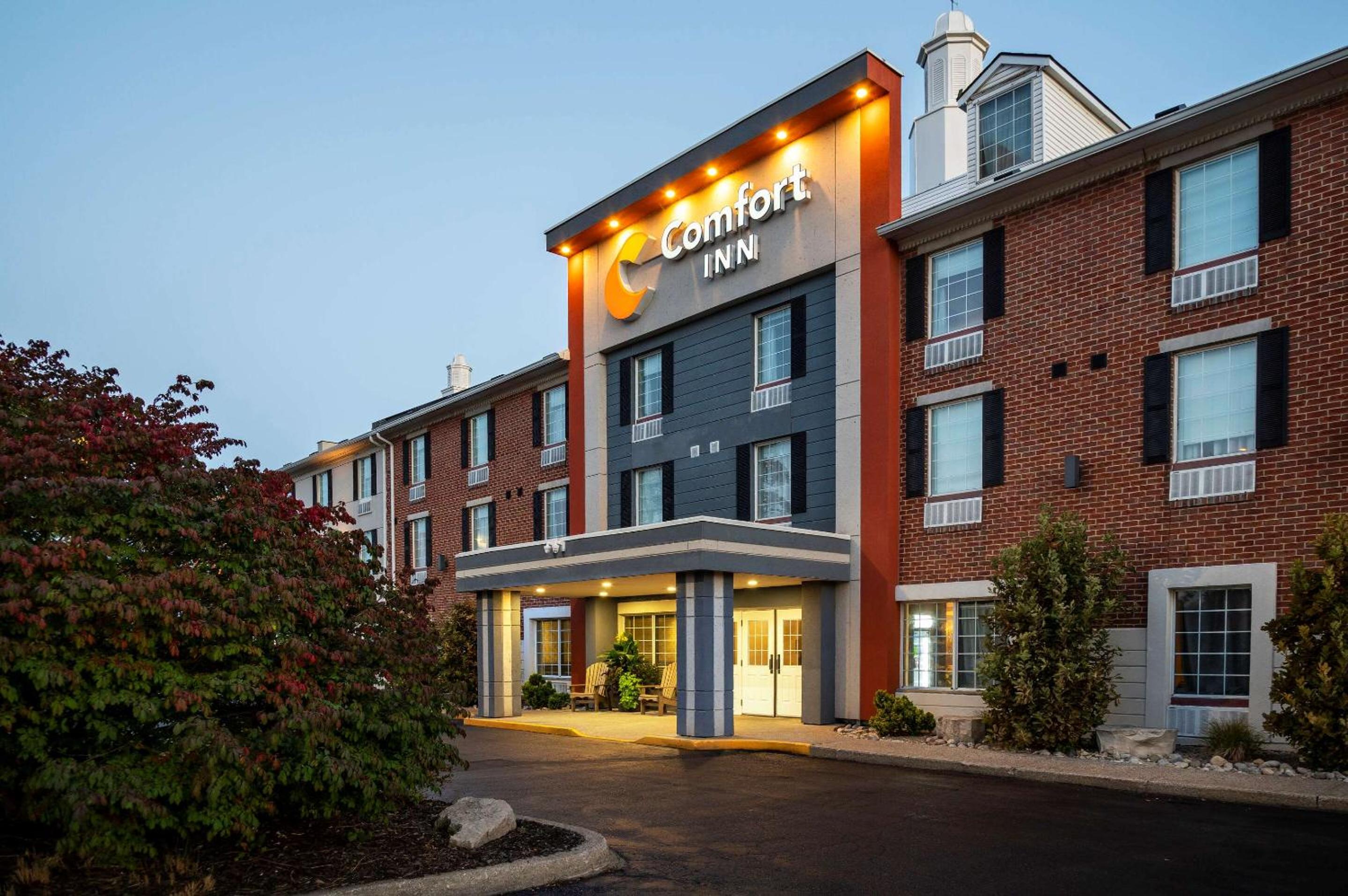 Sarnia Vacations - Comfort Inn - Property Image 2