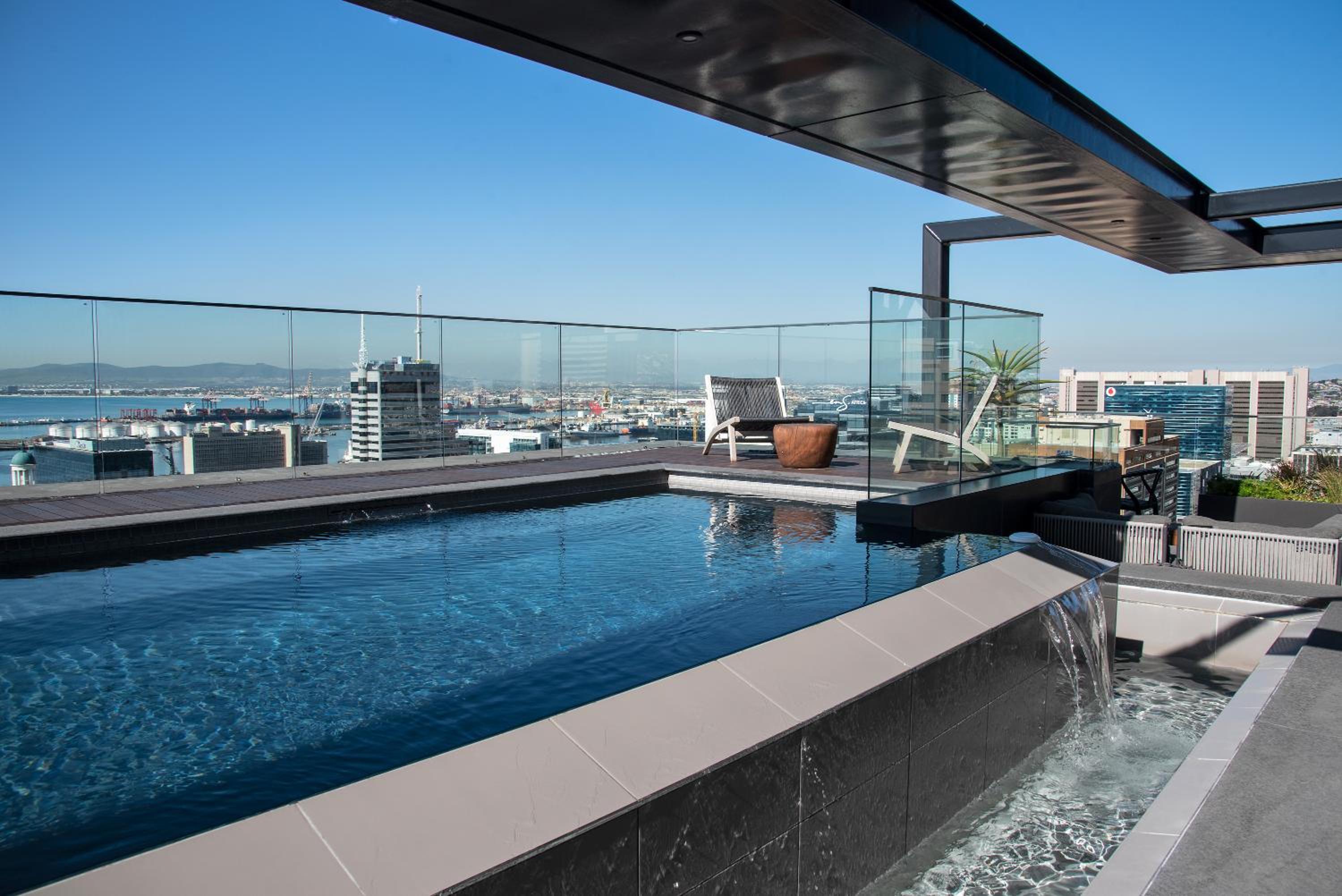 Luxurious 1 bedroom apartment view 3