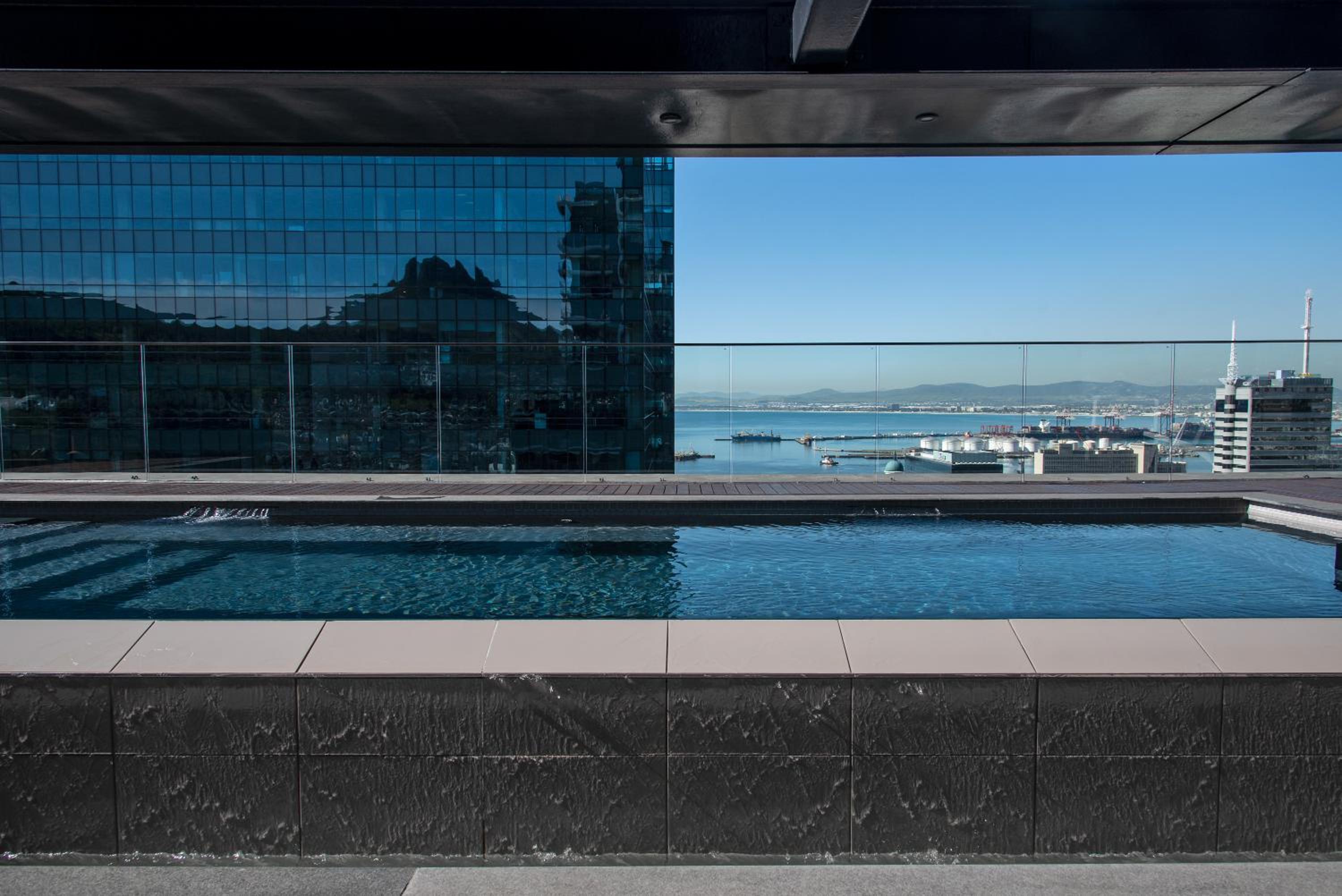 Luxurious 1 bedroom apartment view 4