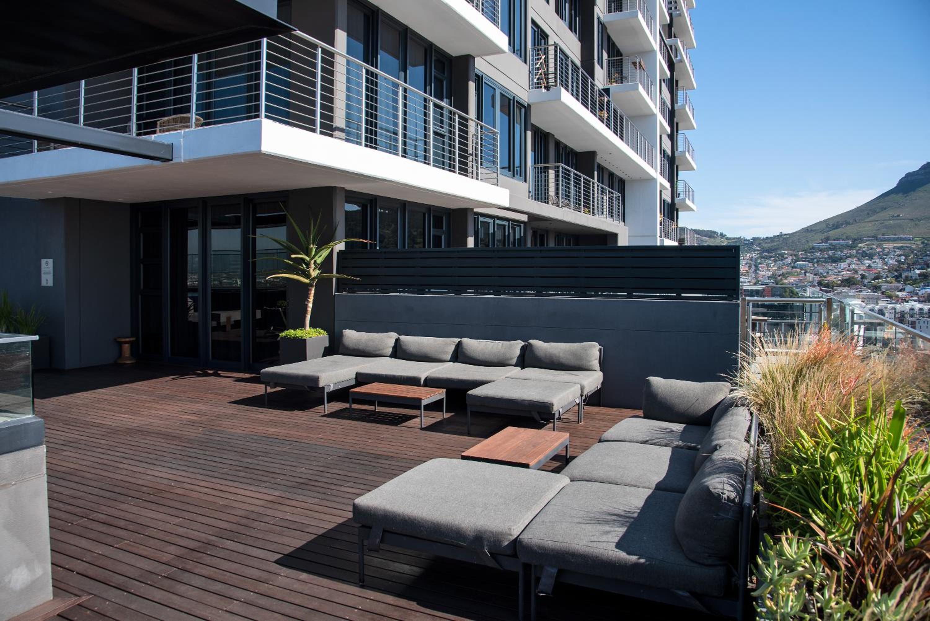 Luxurious 1 bedroom apartment view 5