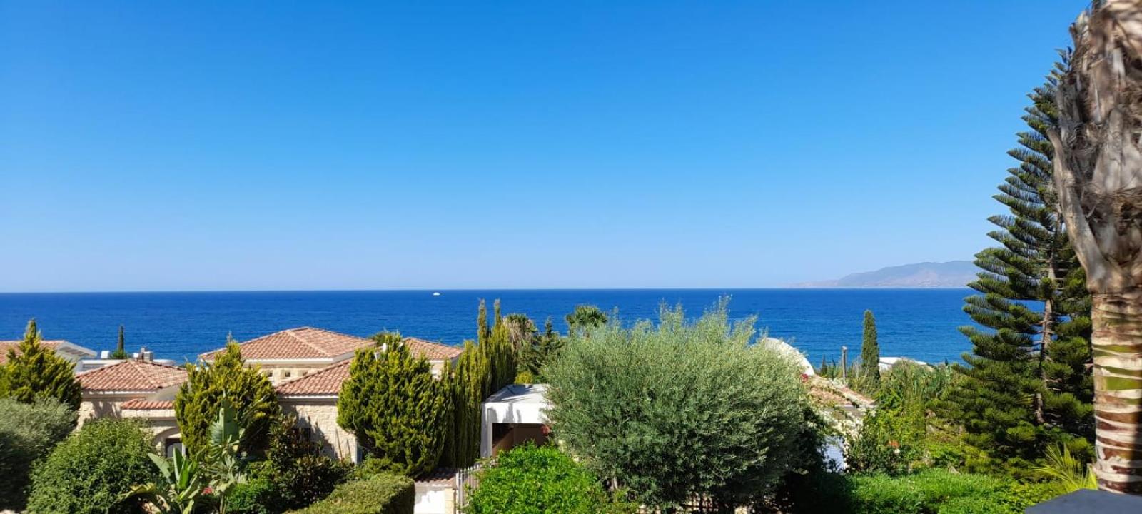 Rafaella villa in Latchi with private garden