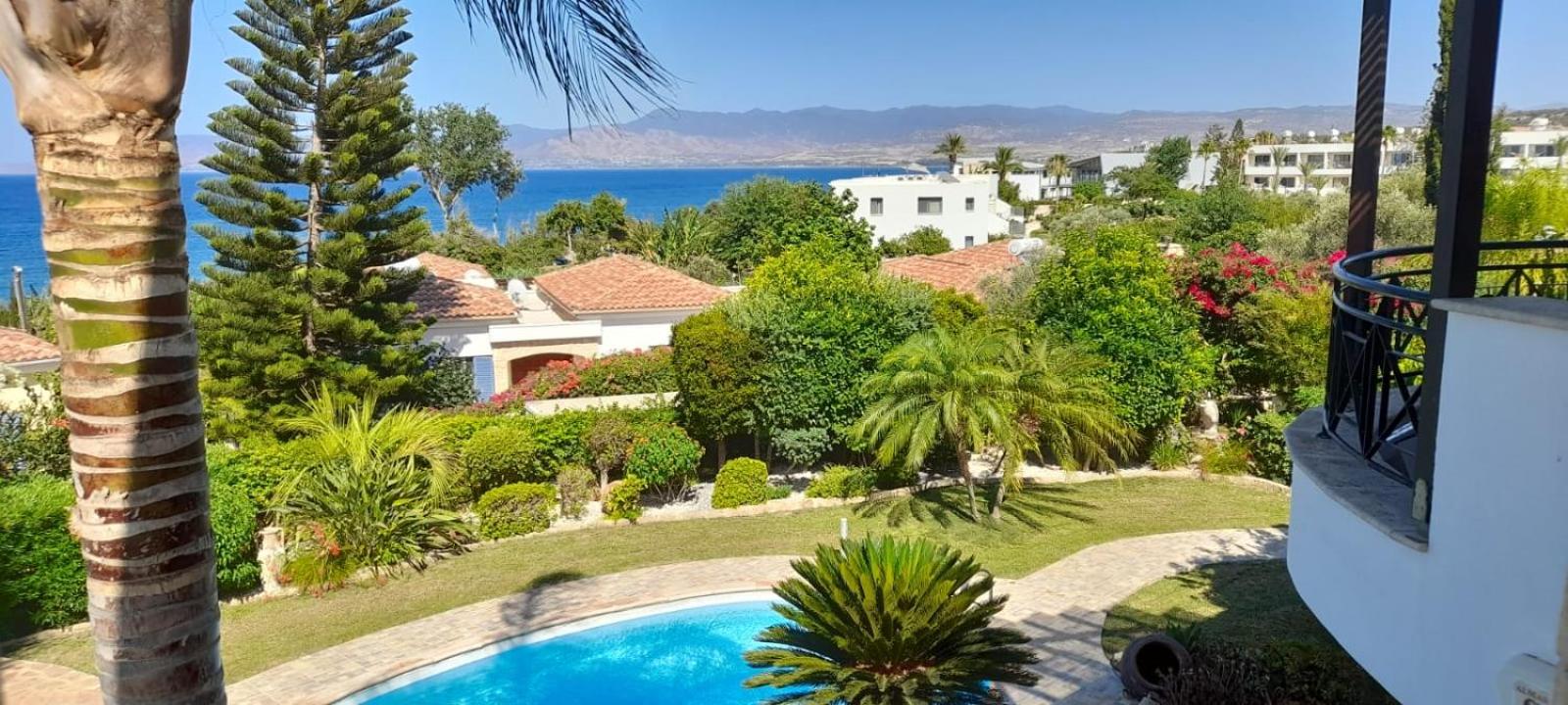 Rafaella villa in Latchi with private garden
