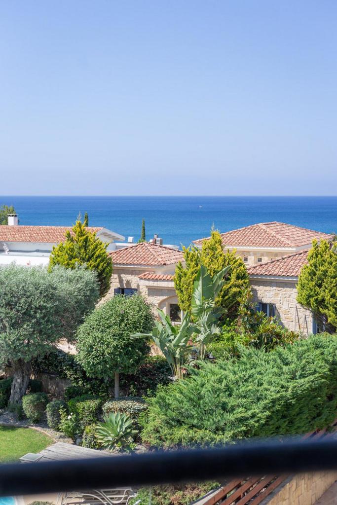 Rafaella villa in Latchi with private garden