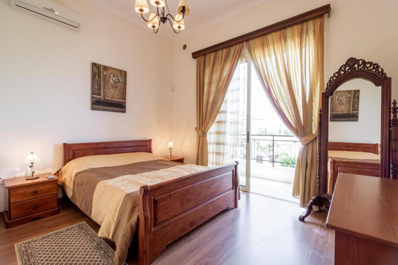 Rafaella villa in Latchi with private garden