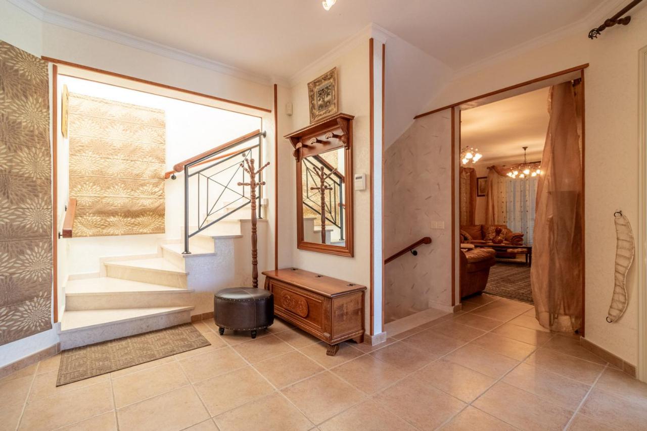Rafaella villa in Latchi with private garden