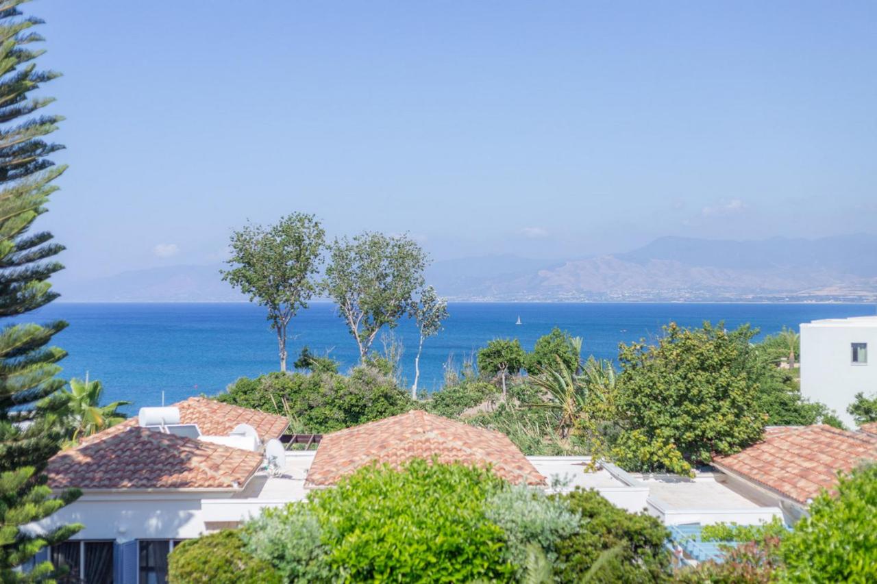Rafaella villa in Latchi with private garden