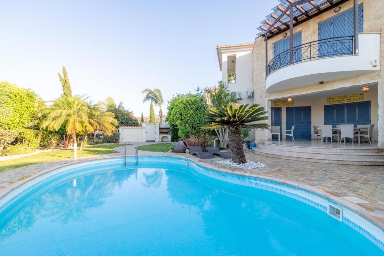 Rafaella villa in Latchi with private garden