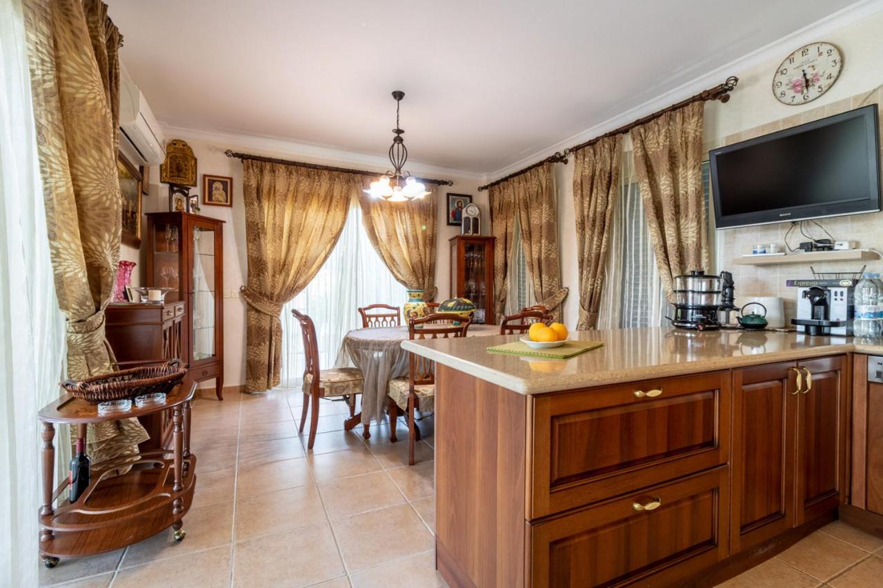 Rafaella villa in Latchi with private garden