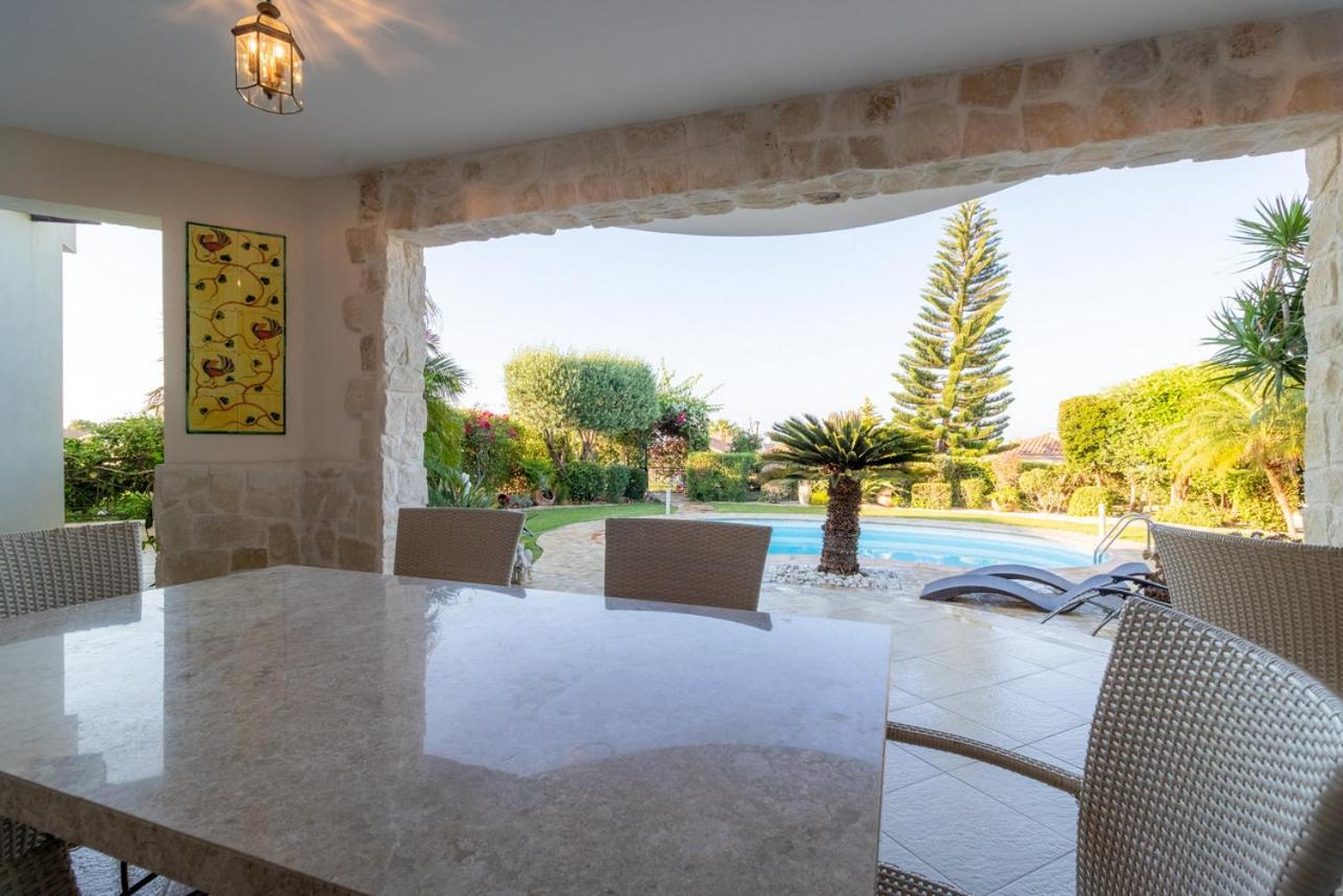Rafaella villa in Latchi with private garden