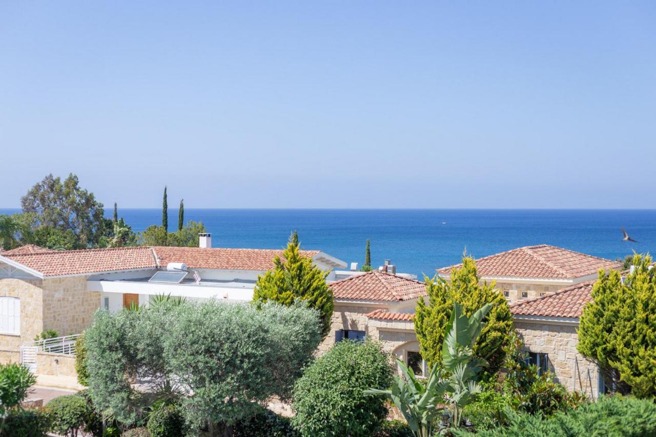 Rafaella villa in Latchi with private garden