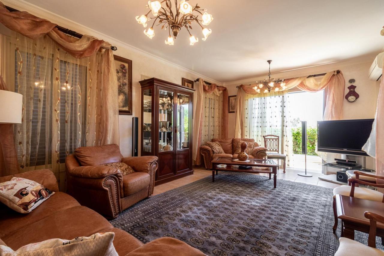 Rafaella villa in Latchi with private garden