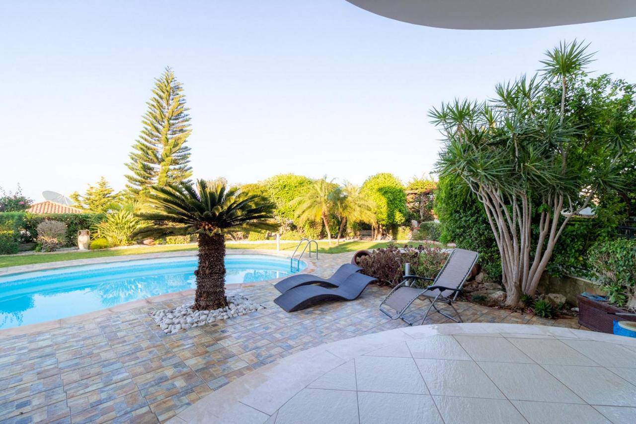 Rafaella villa in Latchi with private garden