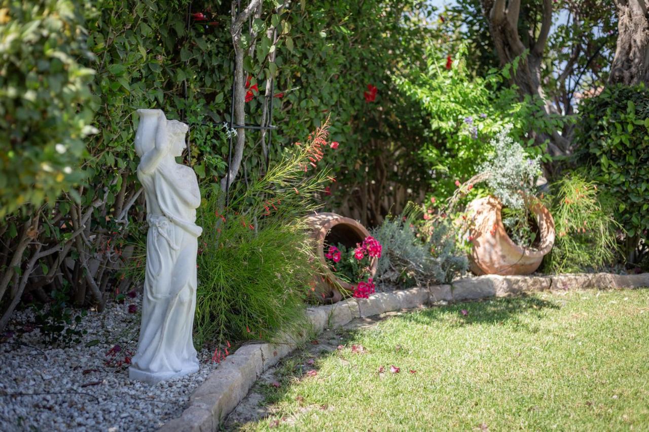 Rafaella villa in Latchi with private garden