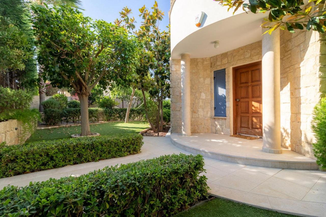 Rafaella villa in Latchi with private garden