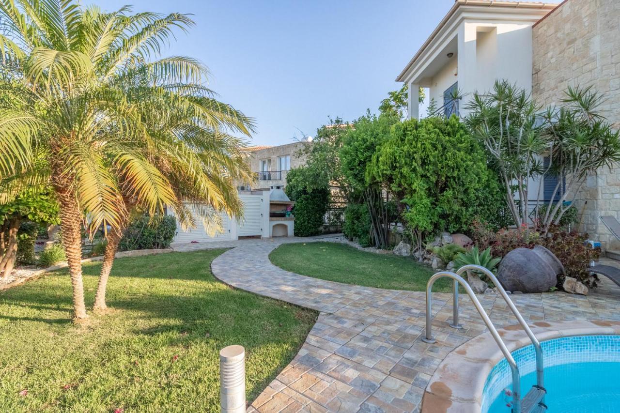 Rafaella villa in Latchi with private garden