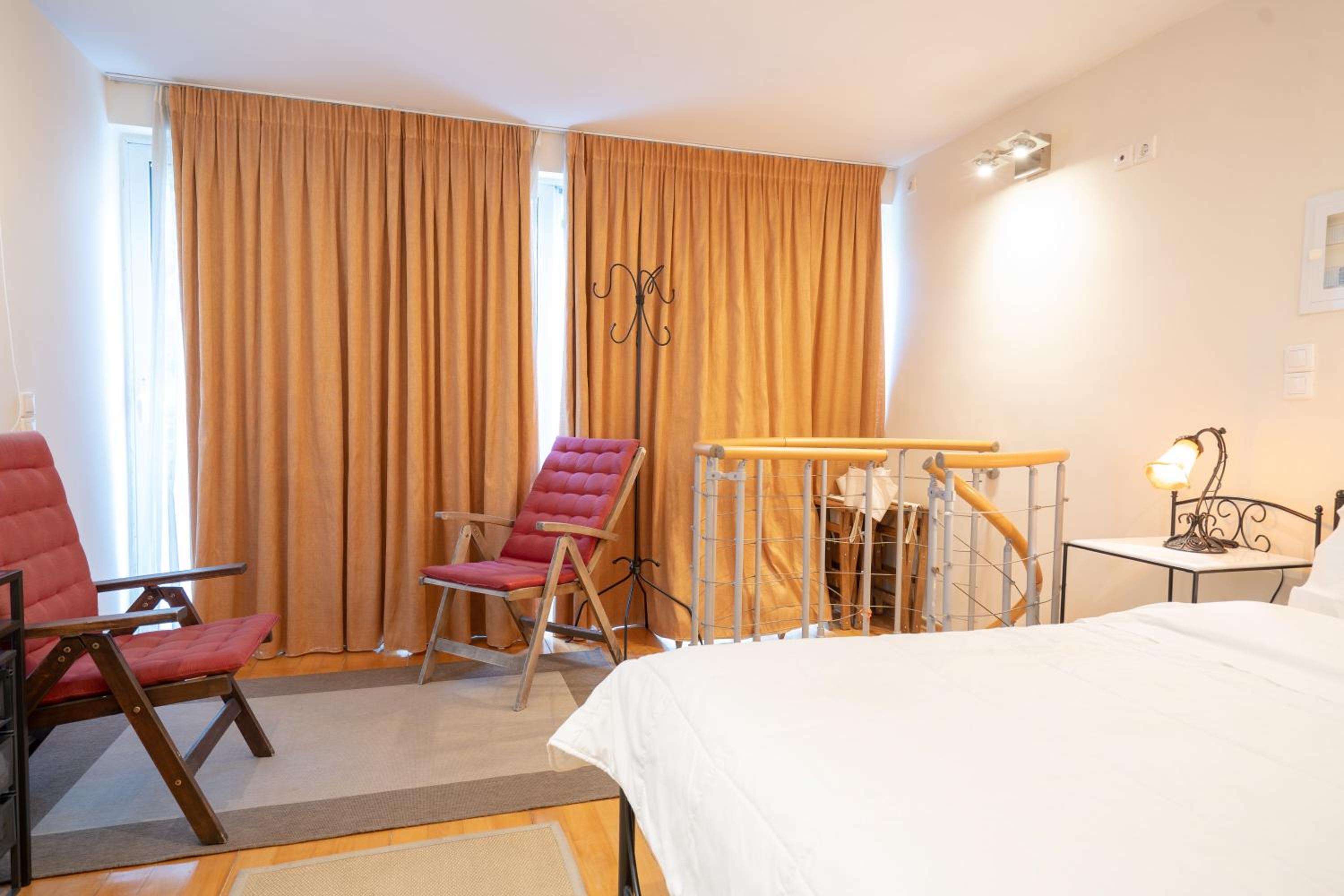 Acropolis metro st 3 bedrms 6 pers maisonette by MPS