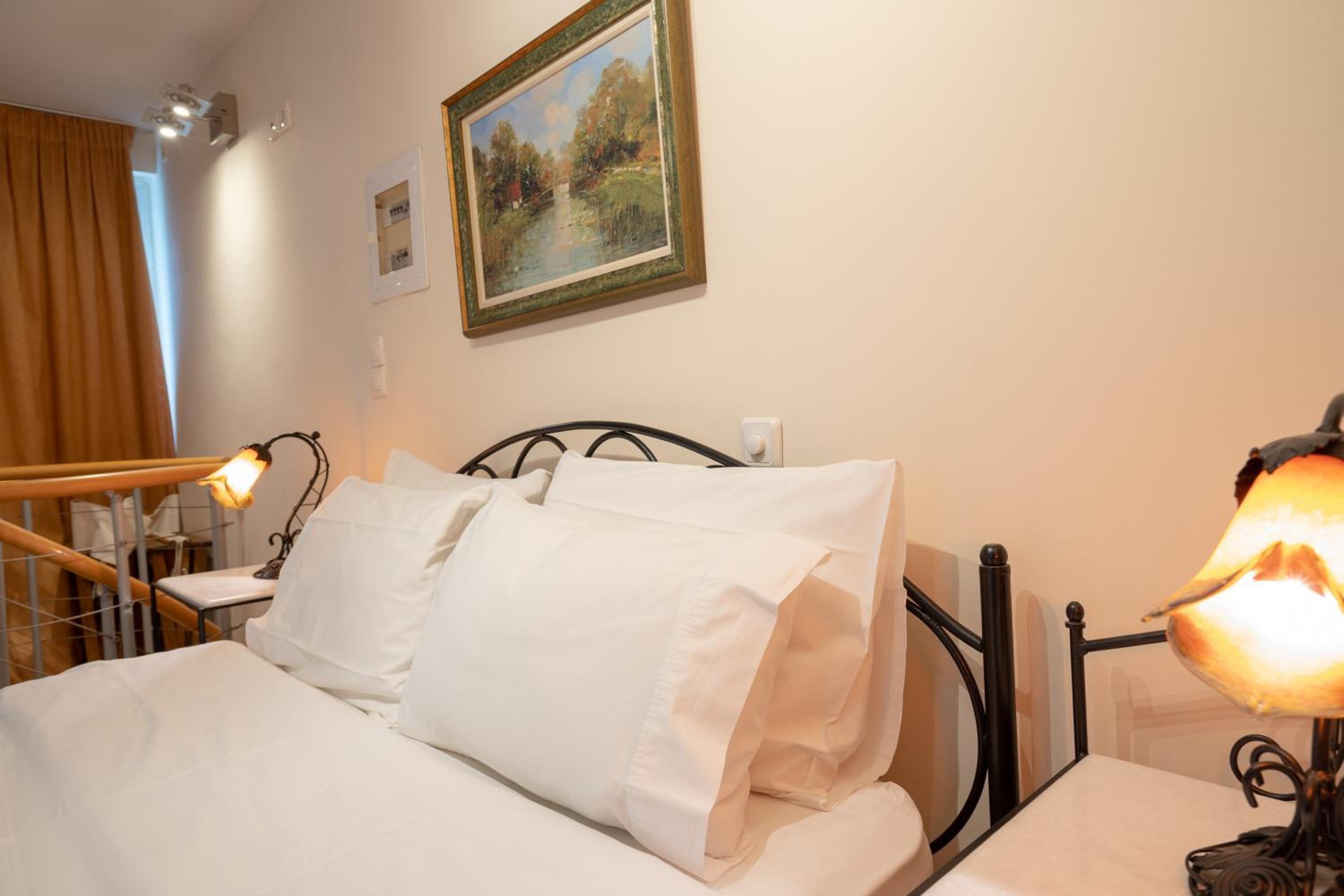 Acropolis metro st 3 bedrms 6 pers maisonette by MPS