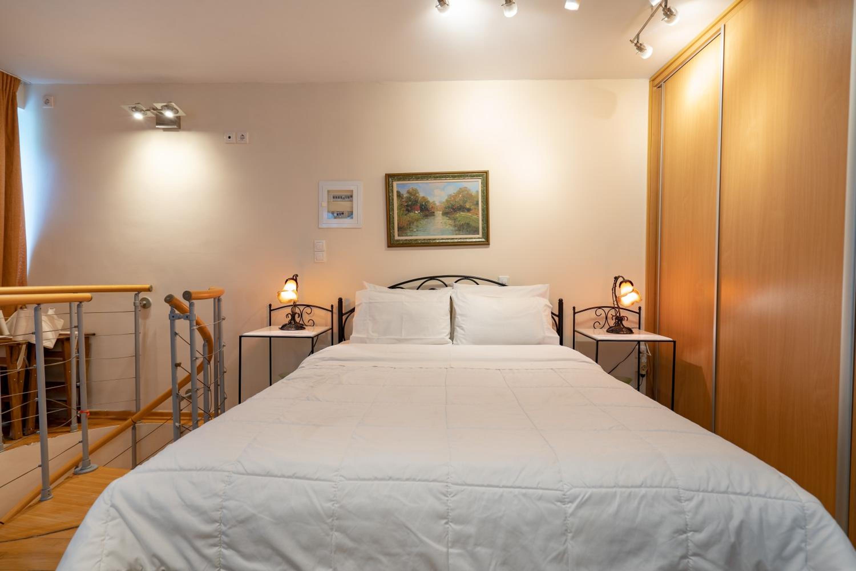 Acropolis metro st 3 bedrms 6 pers maisonette by MPS