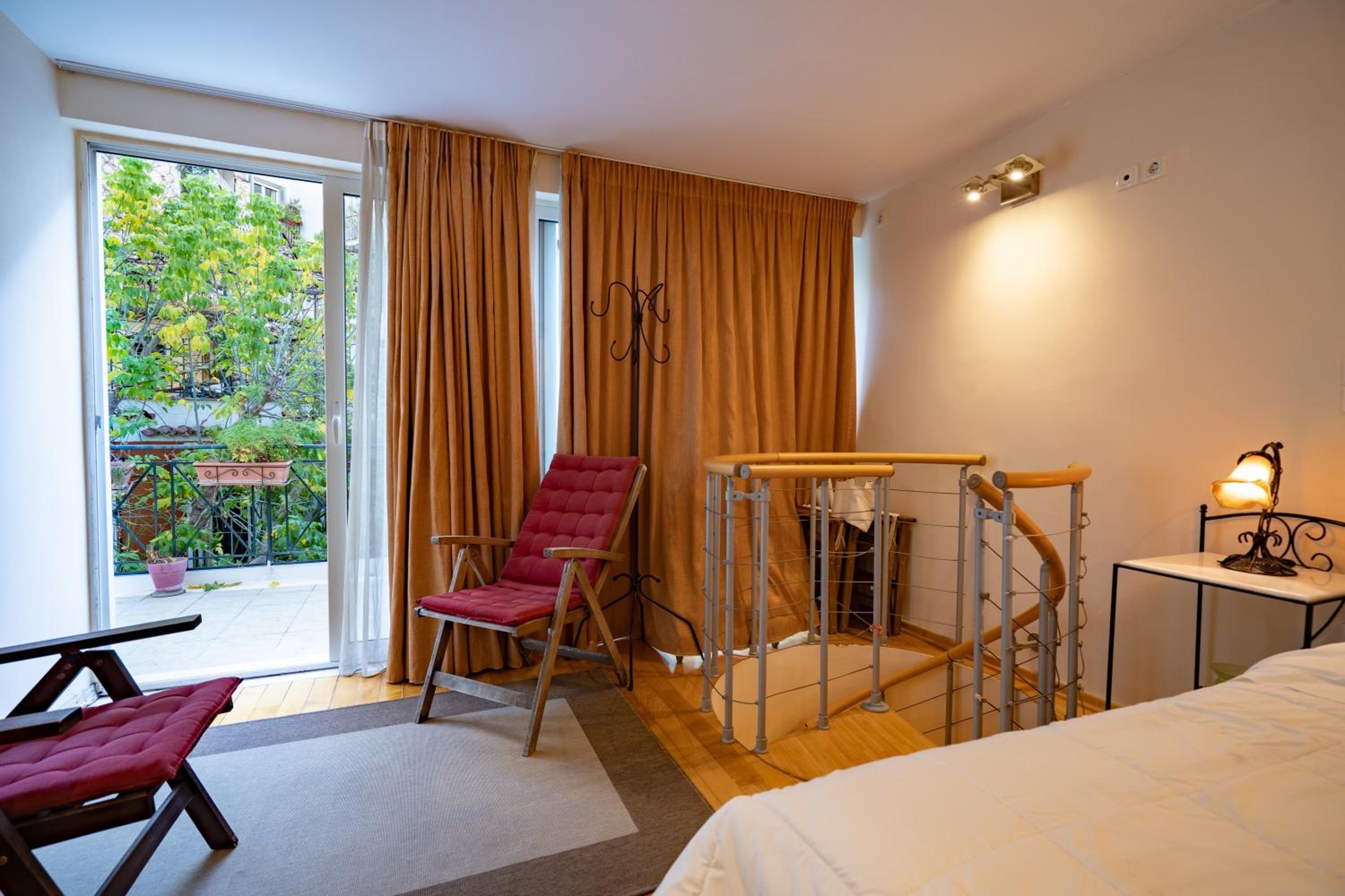 Acropolis metro st 3 bedrms 6 pers maisonette by MPS