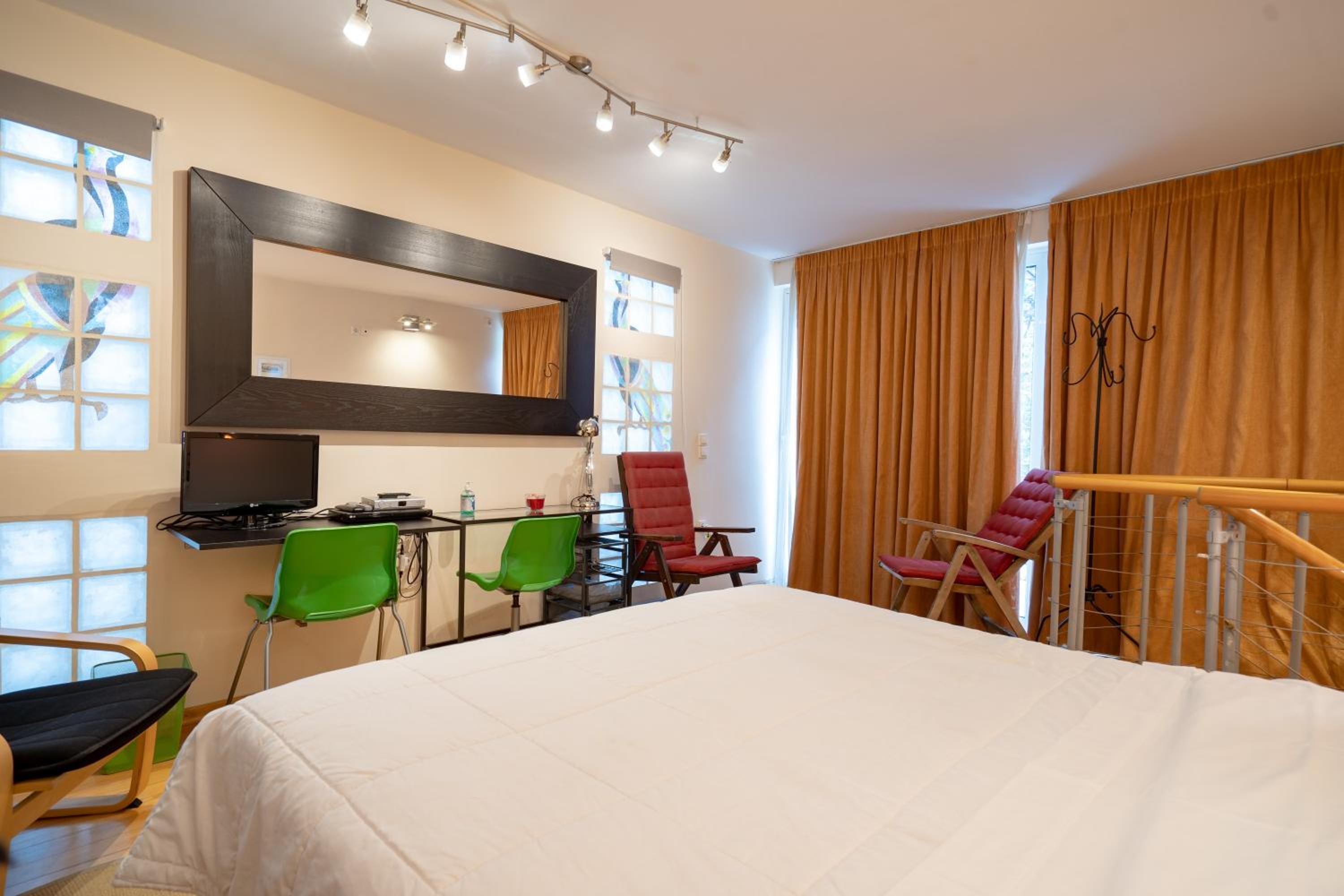Acropolis metro st 3 bedrms 6 pers maisonette by MPS