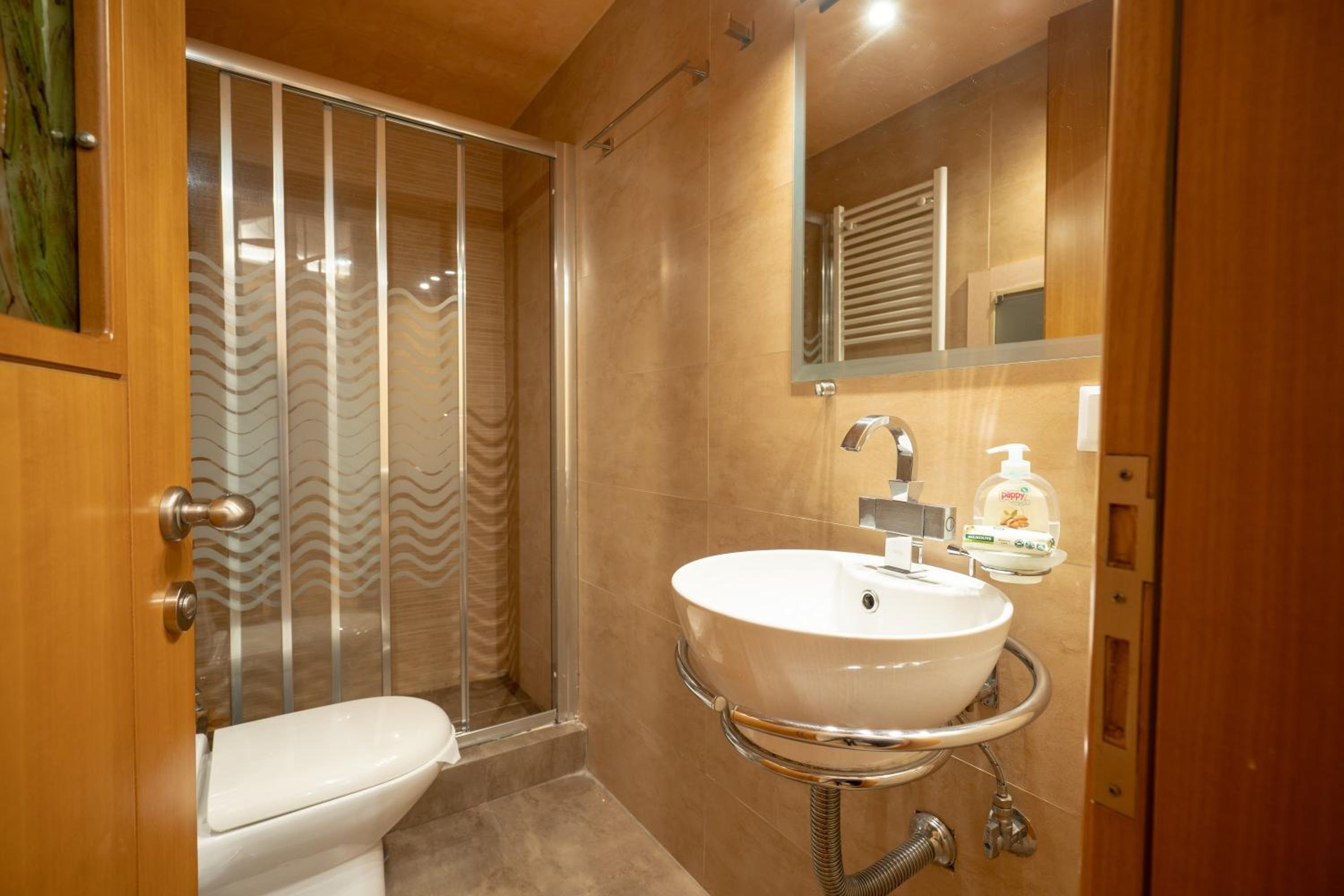 Acropolis metro st 3 bedrms 6 pers maisonette by MPS