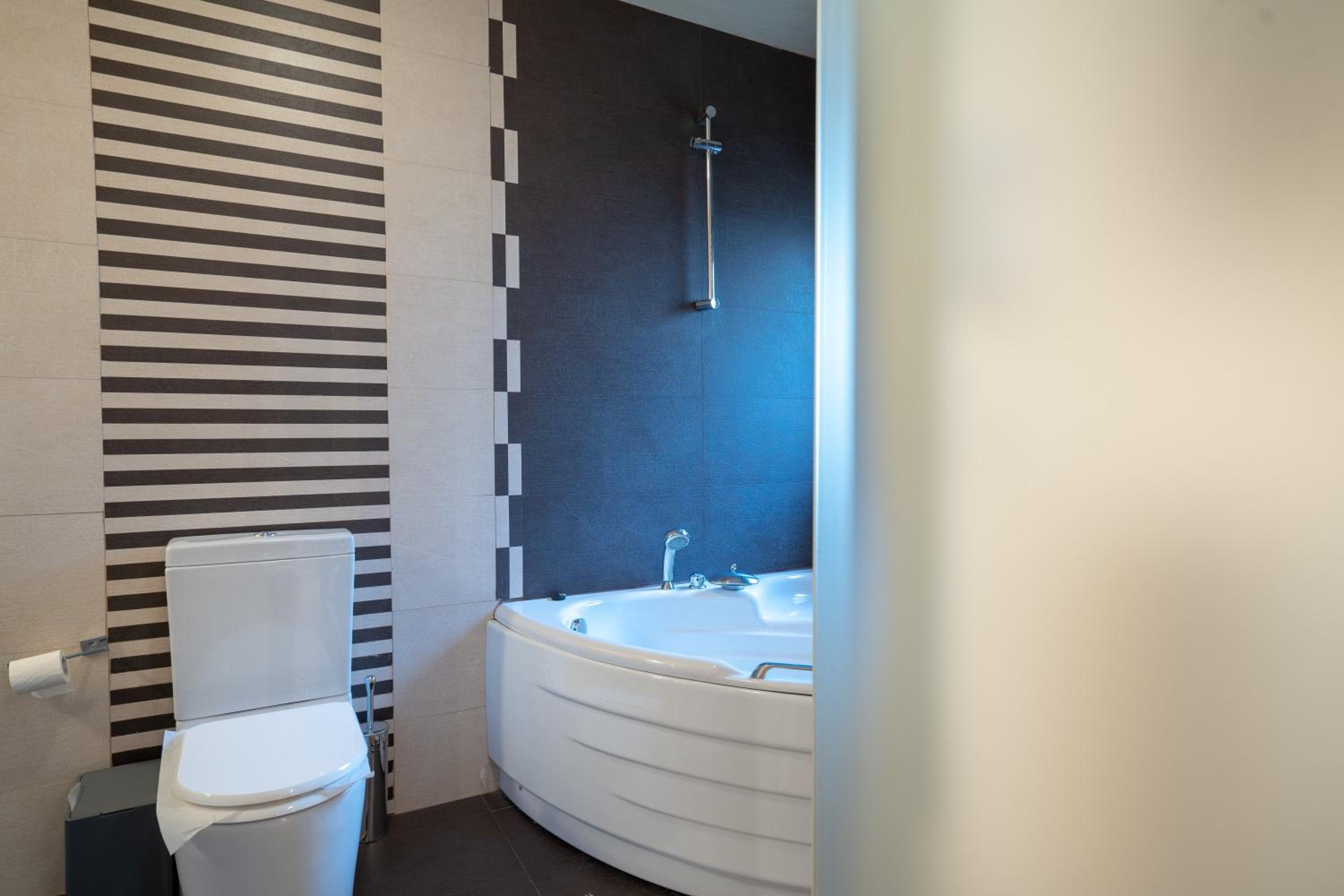 Acropolis metro st 3 bedrms 6 pers maisonette by MPS