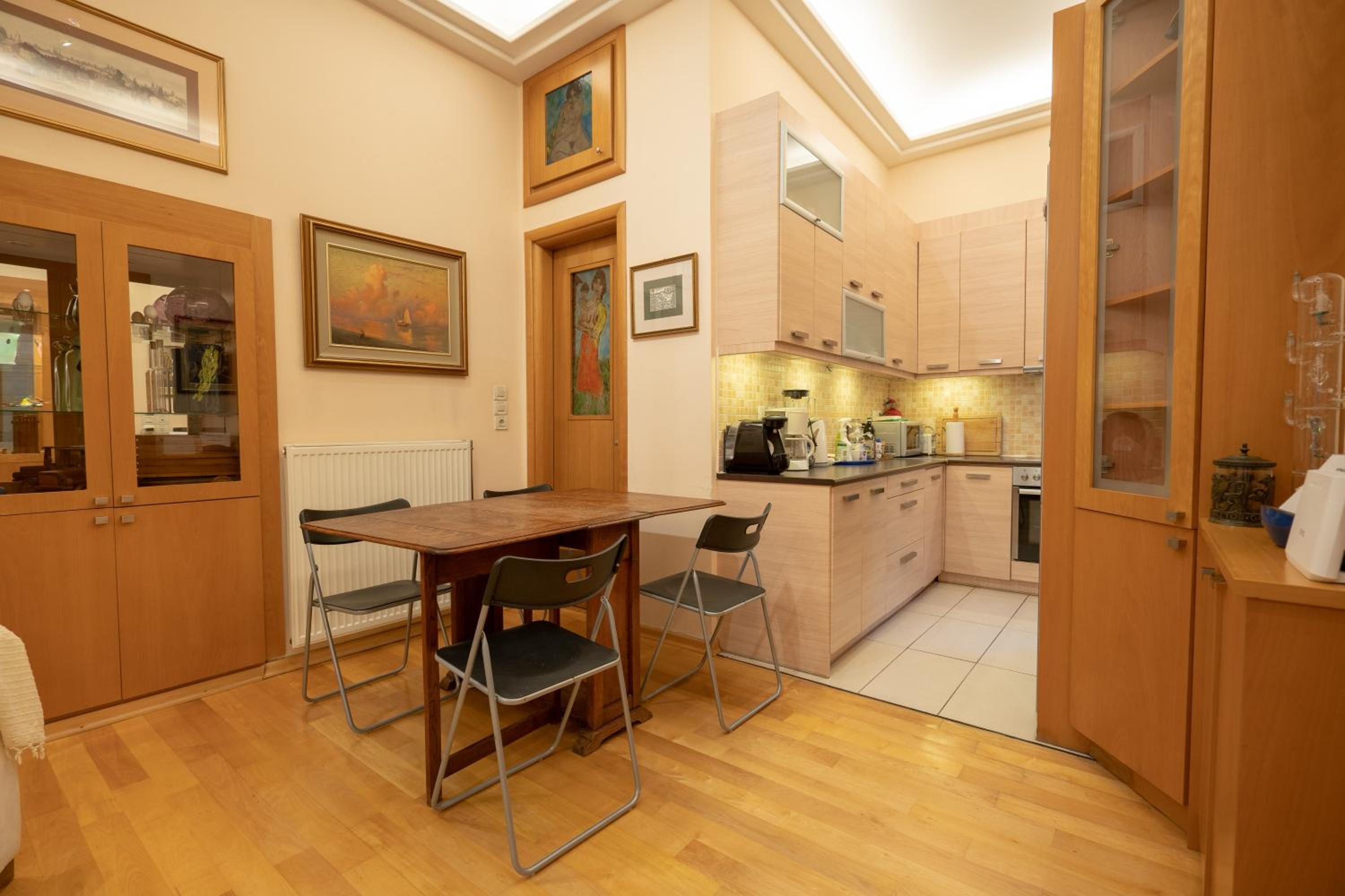 Acropolis metro st 3 bedrms 6 pers maisonette by MPS