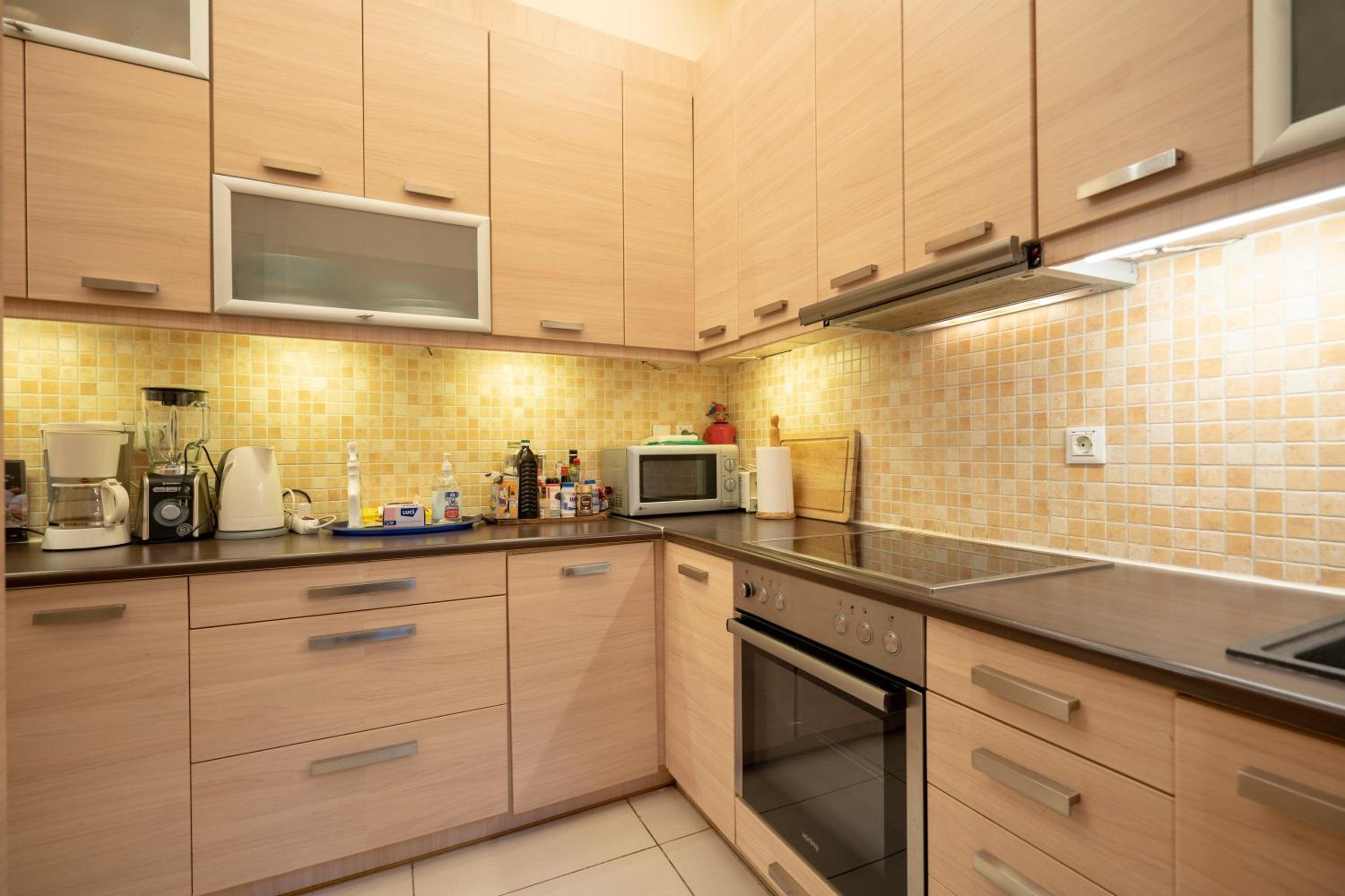 Acropolis metro st 3 bedrms 6 pers maisonette by MPS