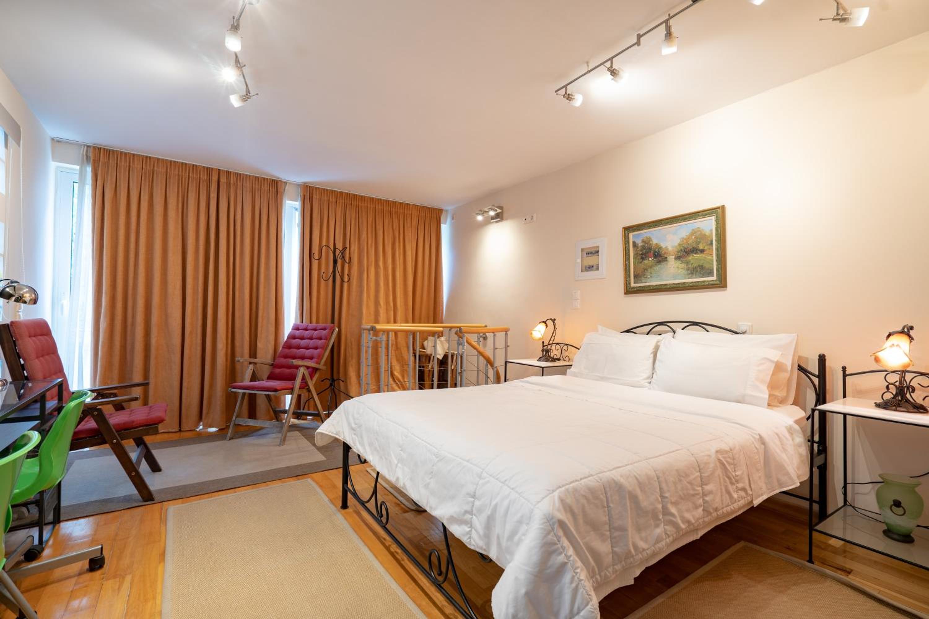 Acropolis metro st 3 bedrms 6 pers maisonette by MPS