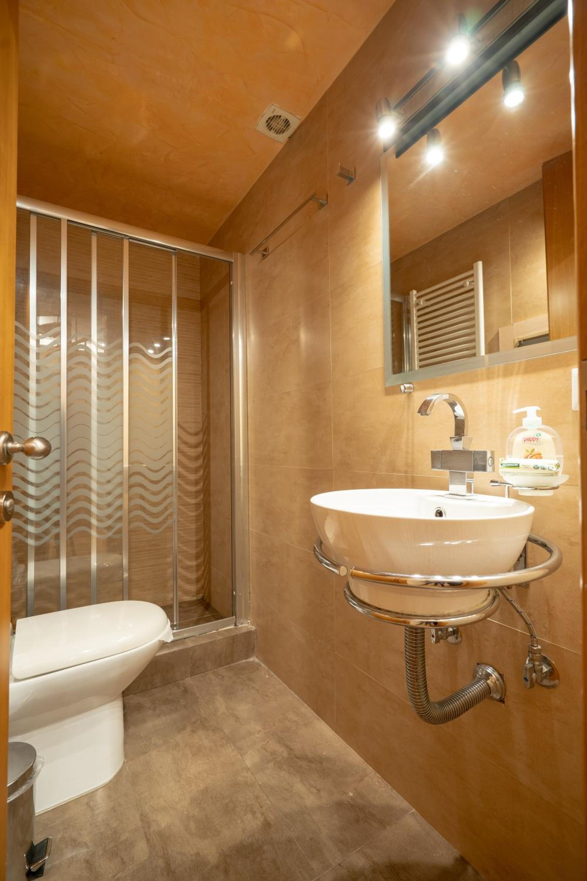 Acropolis metro st 3 bedrms 6 pers maisonette by MPS