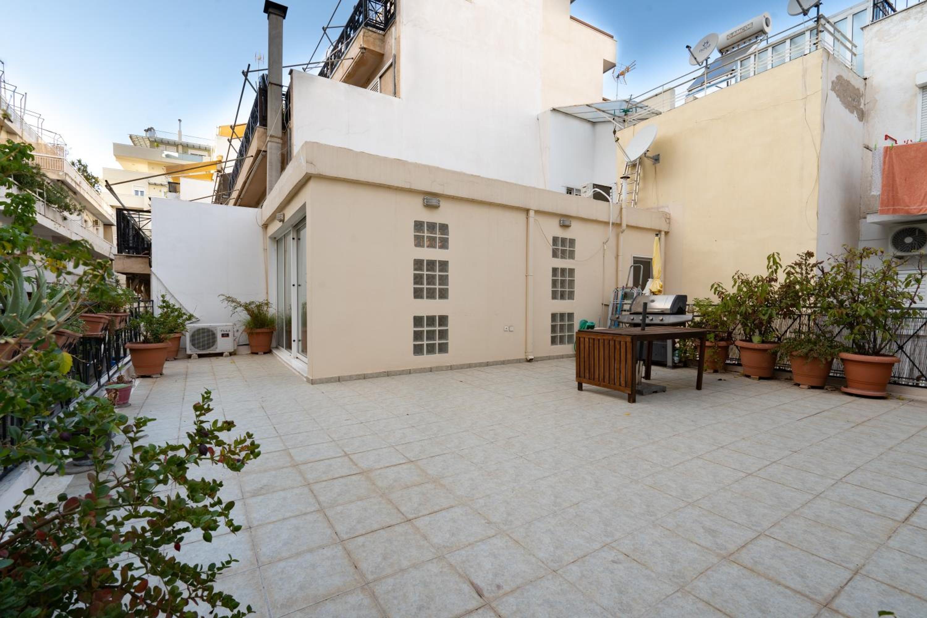 Acropolis metro st 3 bedrms 6 pers maisonette by MPS