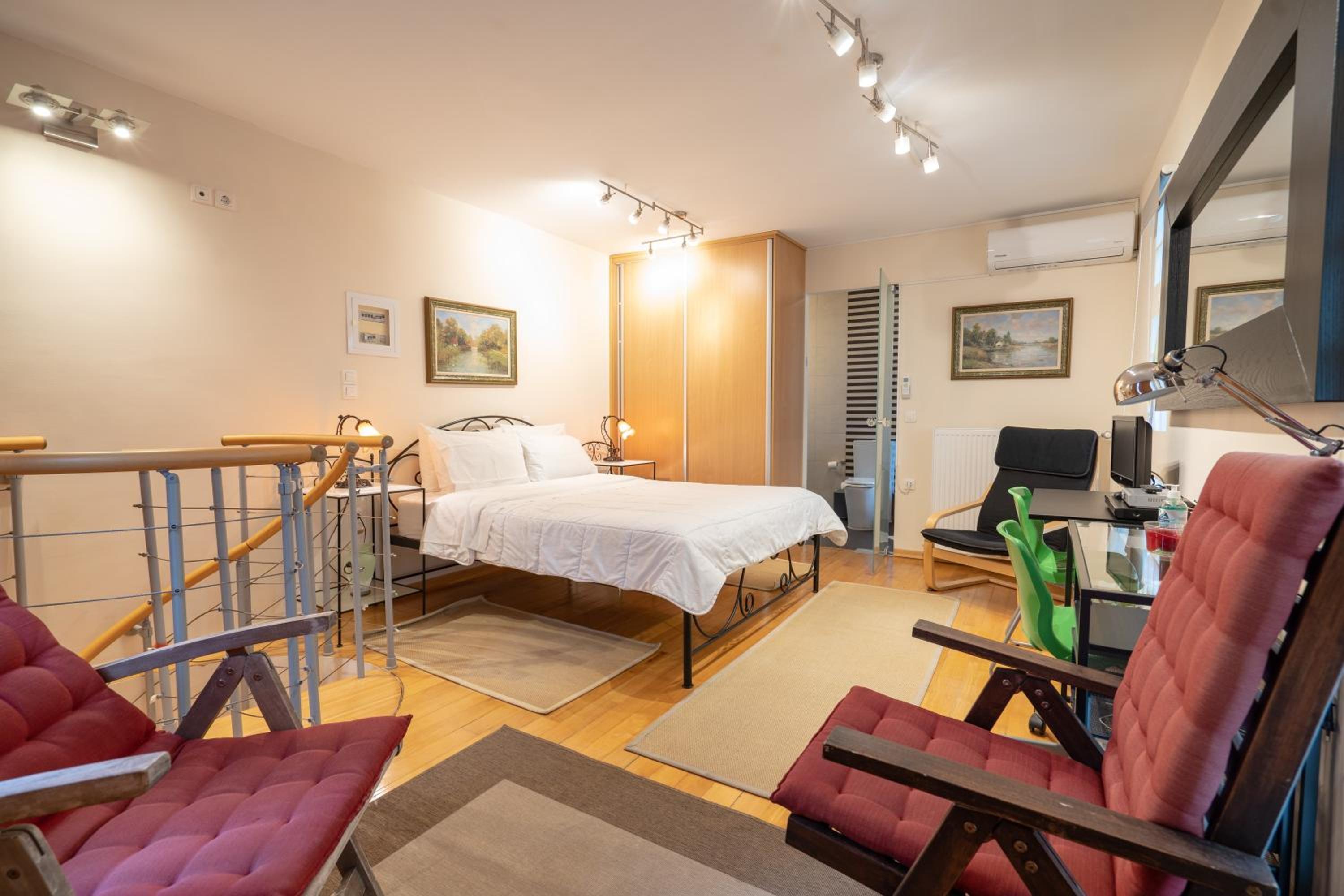 Acropolis metro st 3 bedrms 6 pers maisonette by MPS