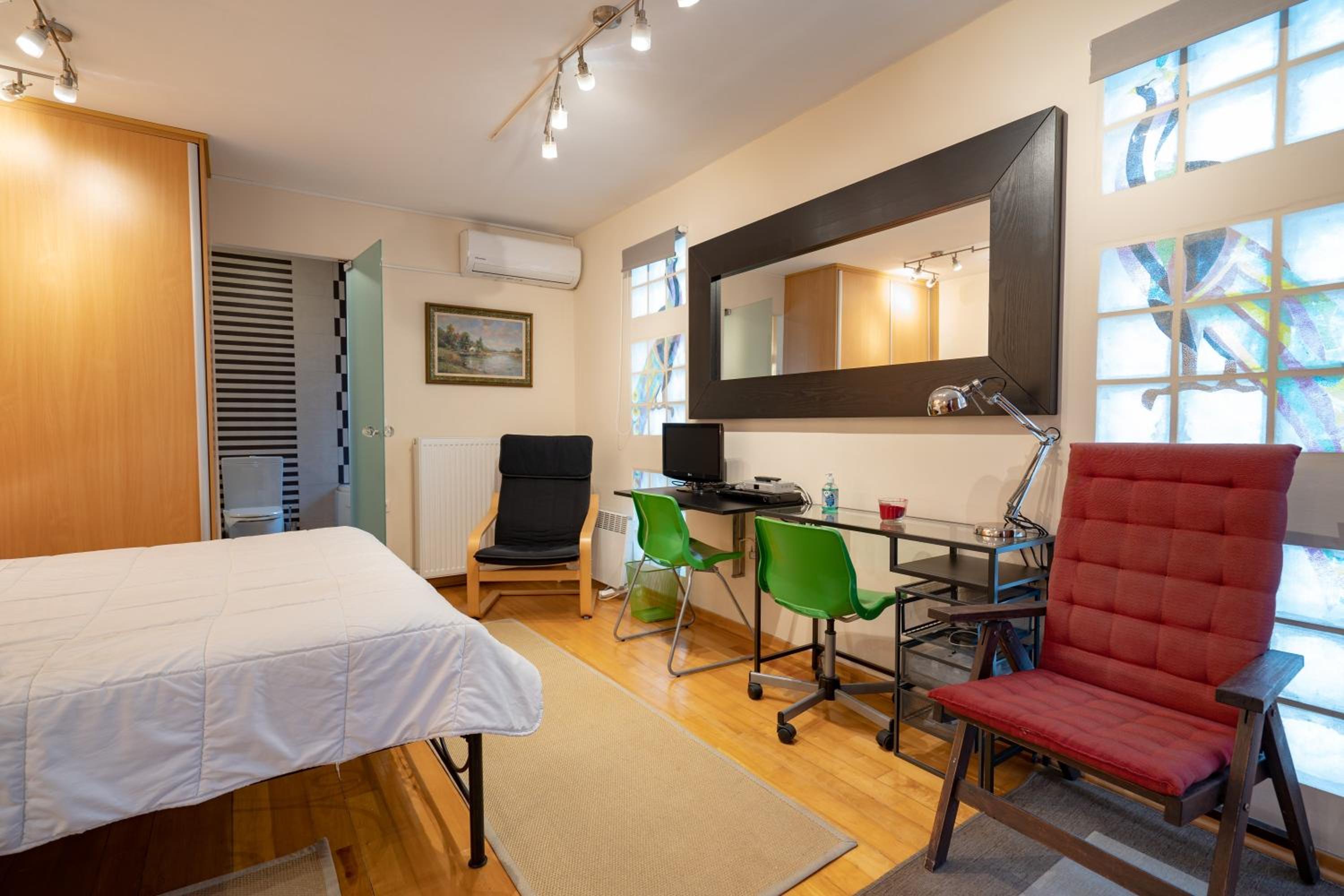 Acropolis metro st 3 bedrms 6 pers maisonette by MPS
