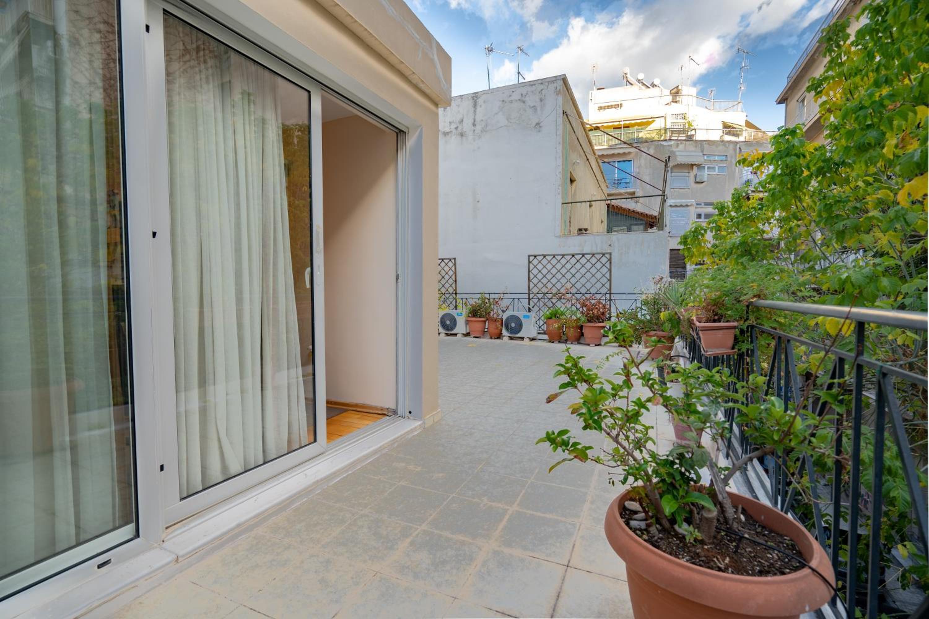 Acropolis metro st 3 bedrms 6 pers maisonette by MPS