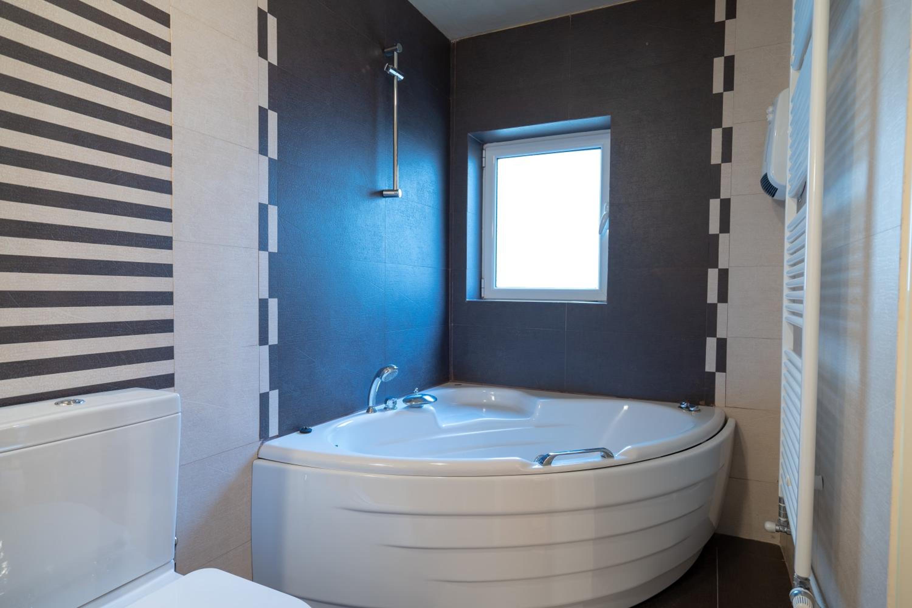 Acropolis metro st 3 bedrms 6 pers maisonette by MPS