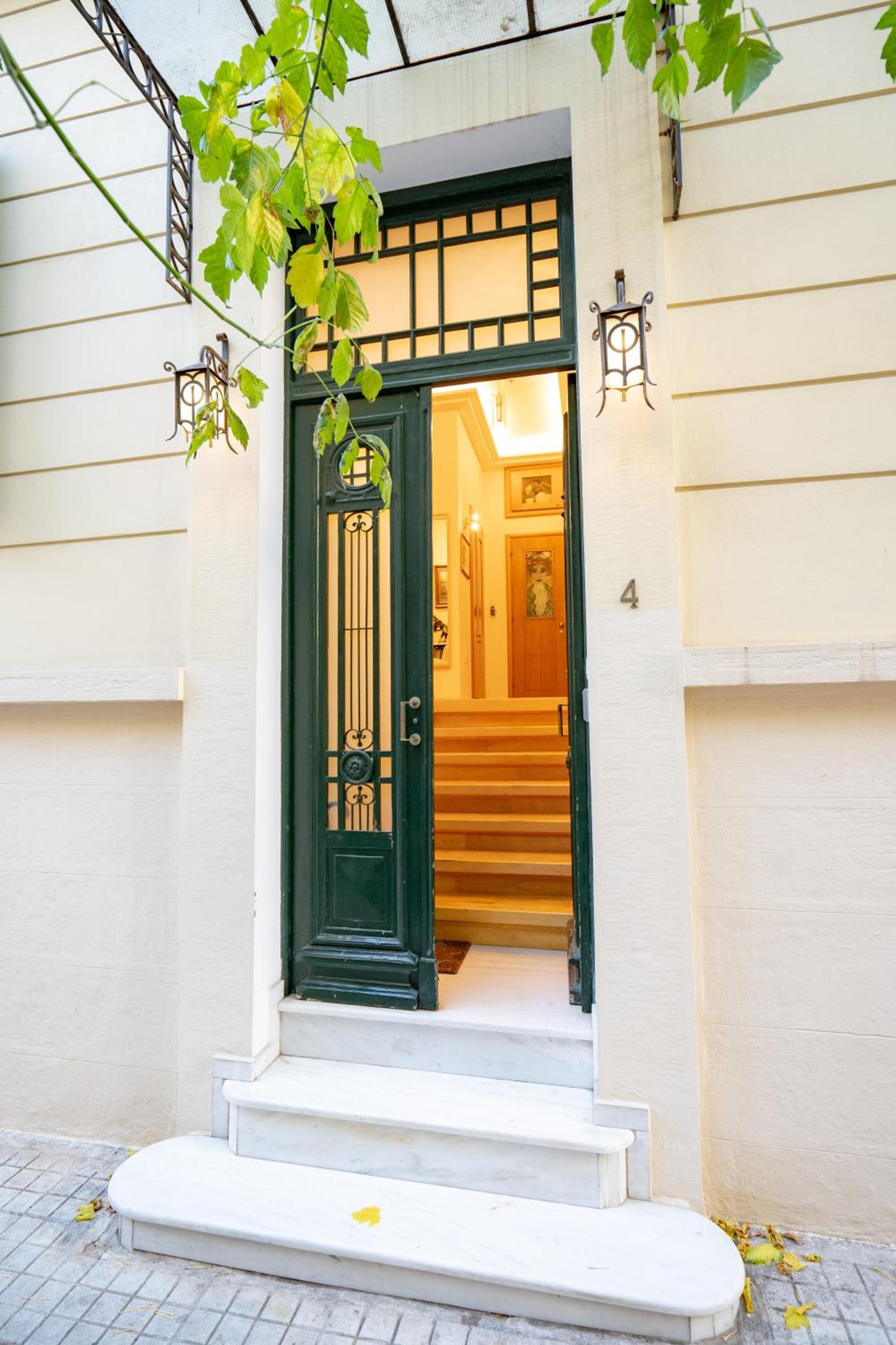 Acropolis metro st 3 bedrms 6 pers maisonette by MPS