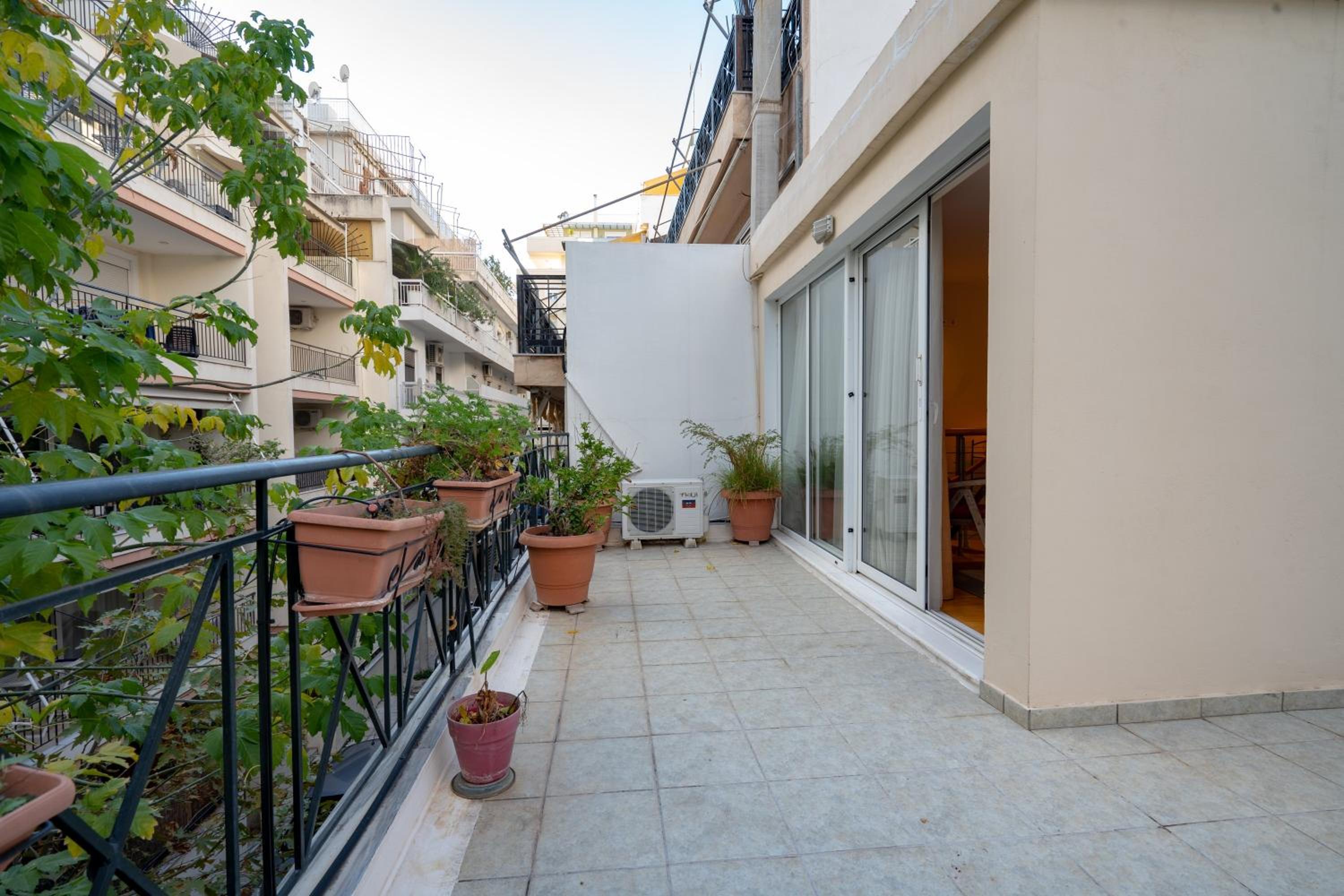 Acropolis metro st 3 bedrms 6 pers maisonette by MPS