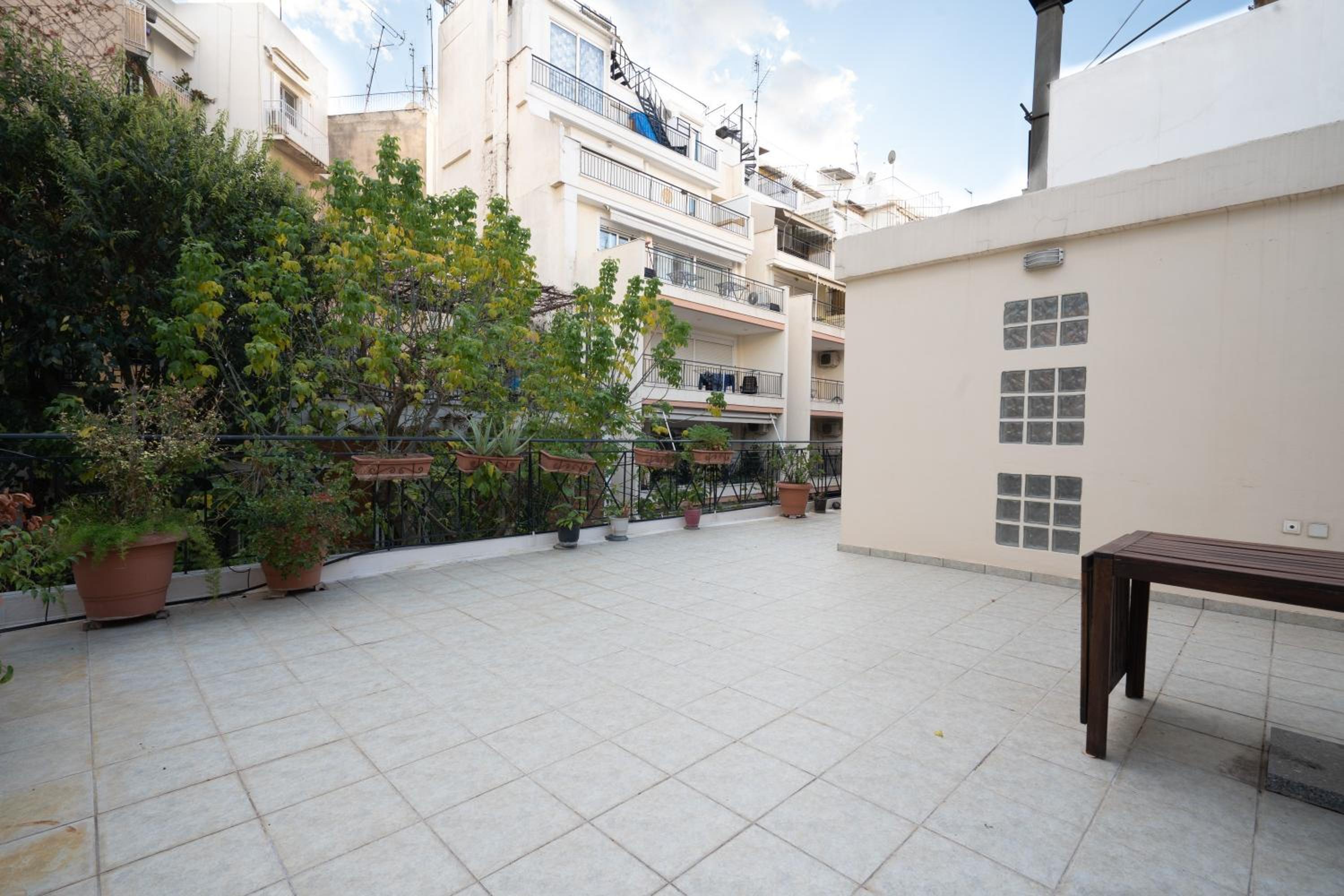 Acropolis metro st 3 bedrms 6 pers maisonette by MPS