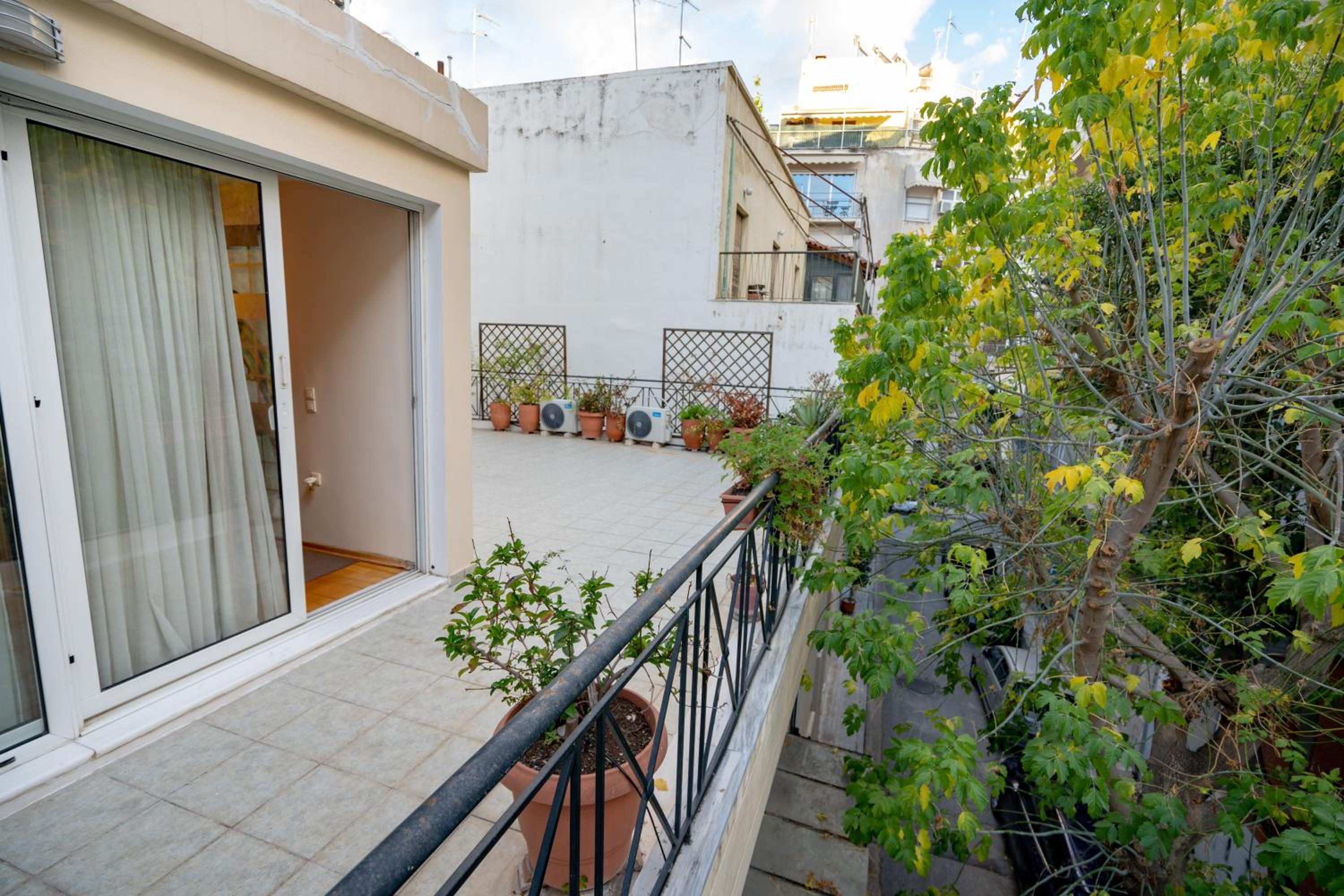 Acropolis metro st 3 bedrms 6 pers maisonette by MPS