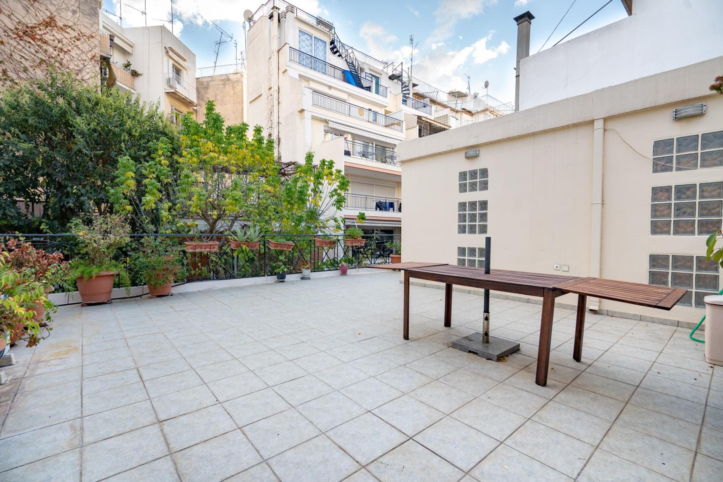 Acropolis metro st 3 bedrms 6 pers maisonette by MPS