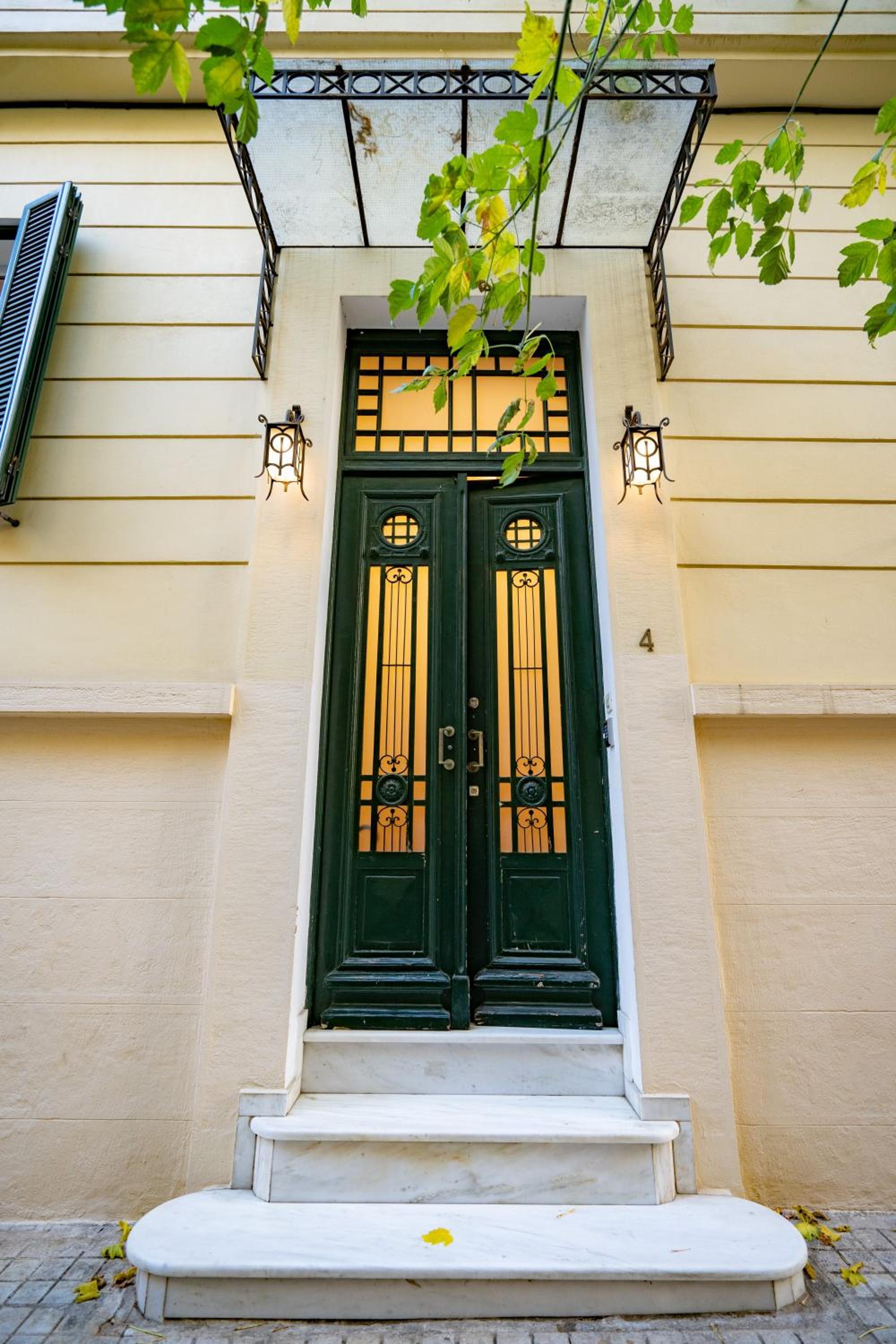 Acropolis metro st 3 bedrms 6 pers maisonette by MPS