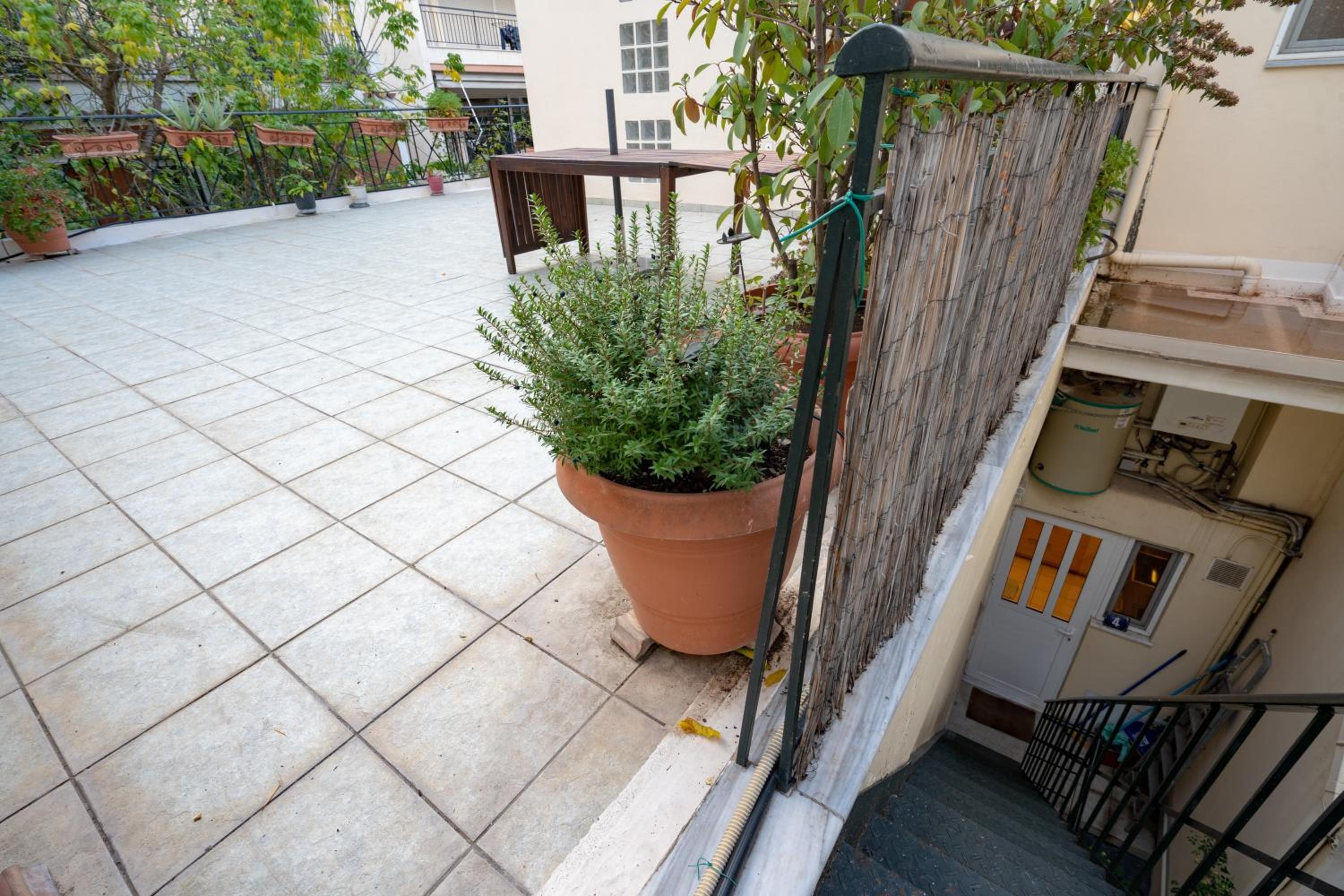 Acropolis metro st 3 bedrms 6 pers maisonette by MPS
